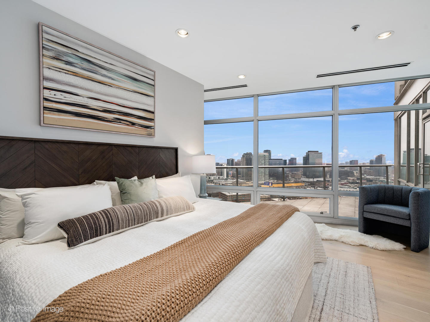 510 W Erie Street Unit: 2402