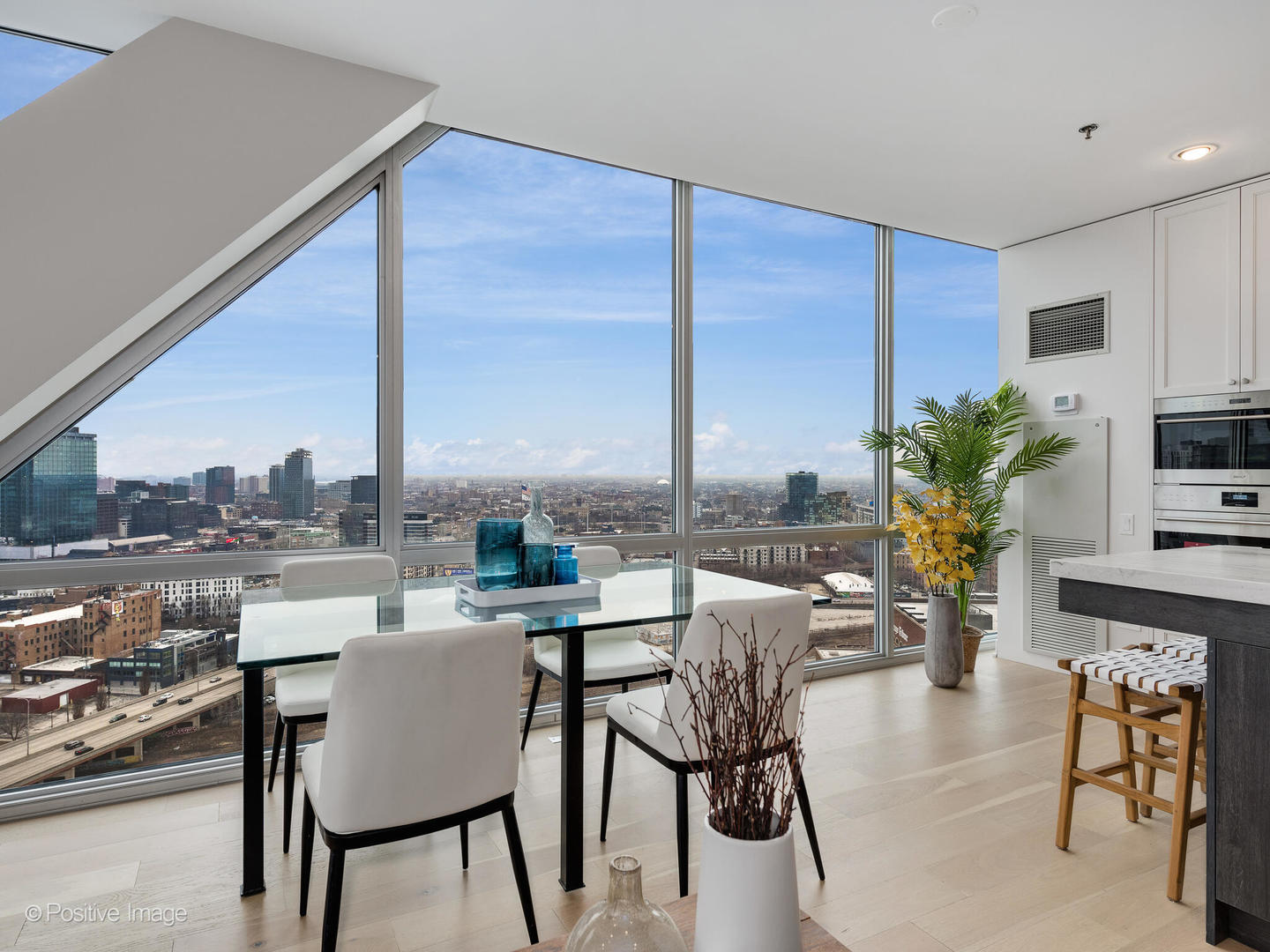 510 W Erie Street Unit: 2402