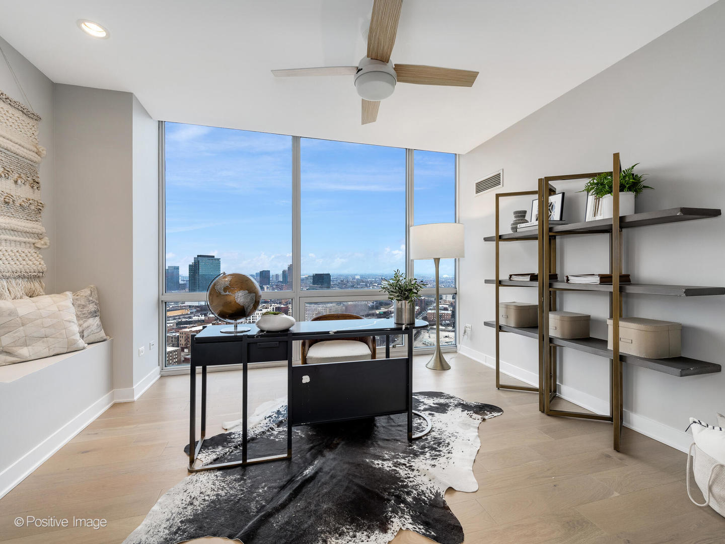 510 W Erie Street Unit: 2402
