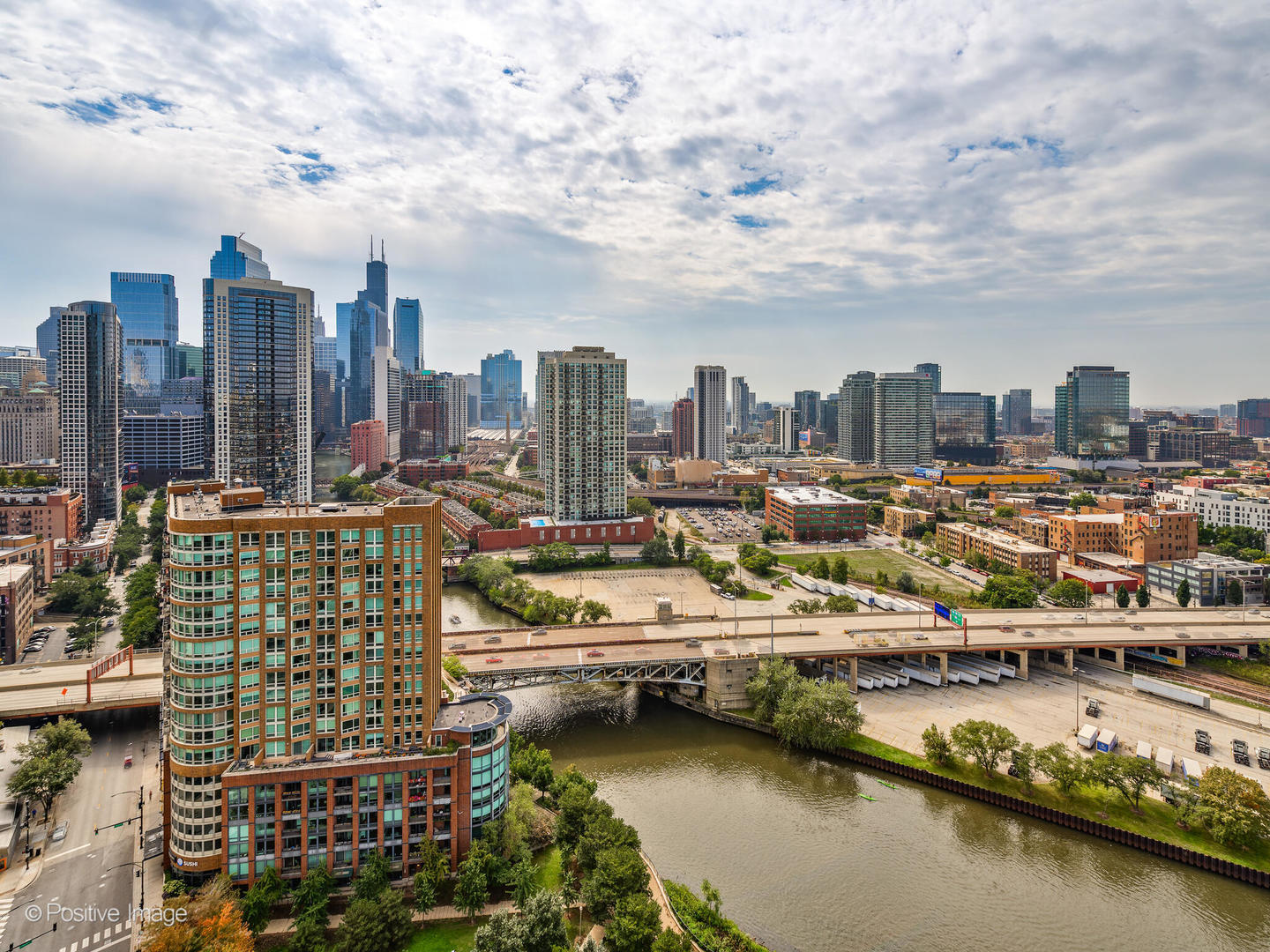 510 W Erie Street Unit: 2402