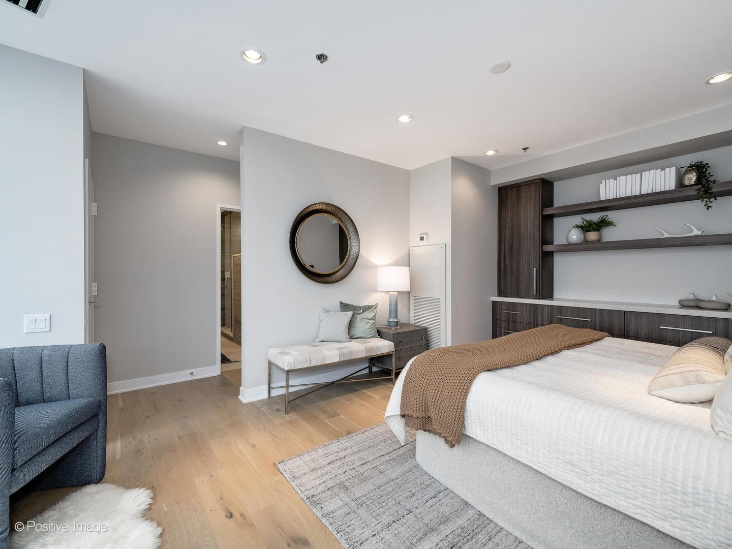 510 W Erie Street Unit: 2402
