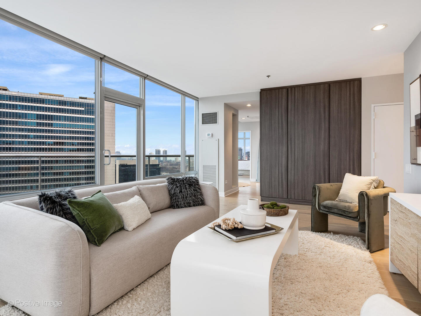 510 W Erie Street Unit: 2402