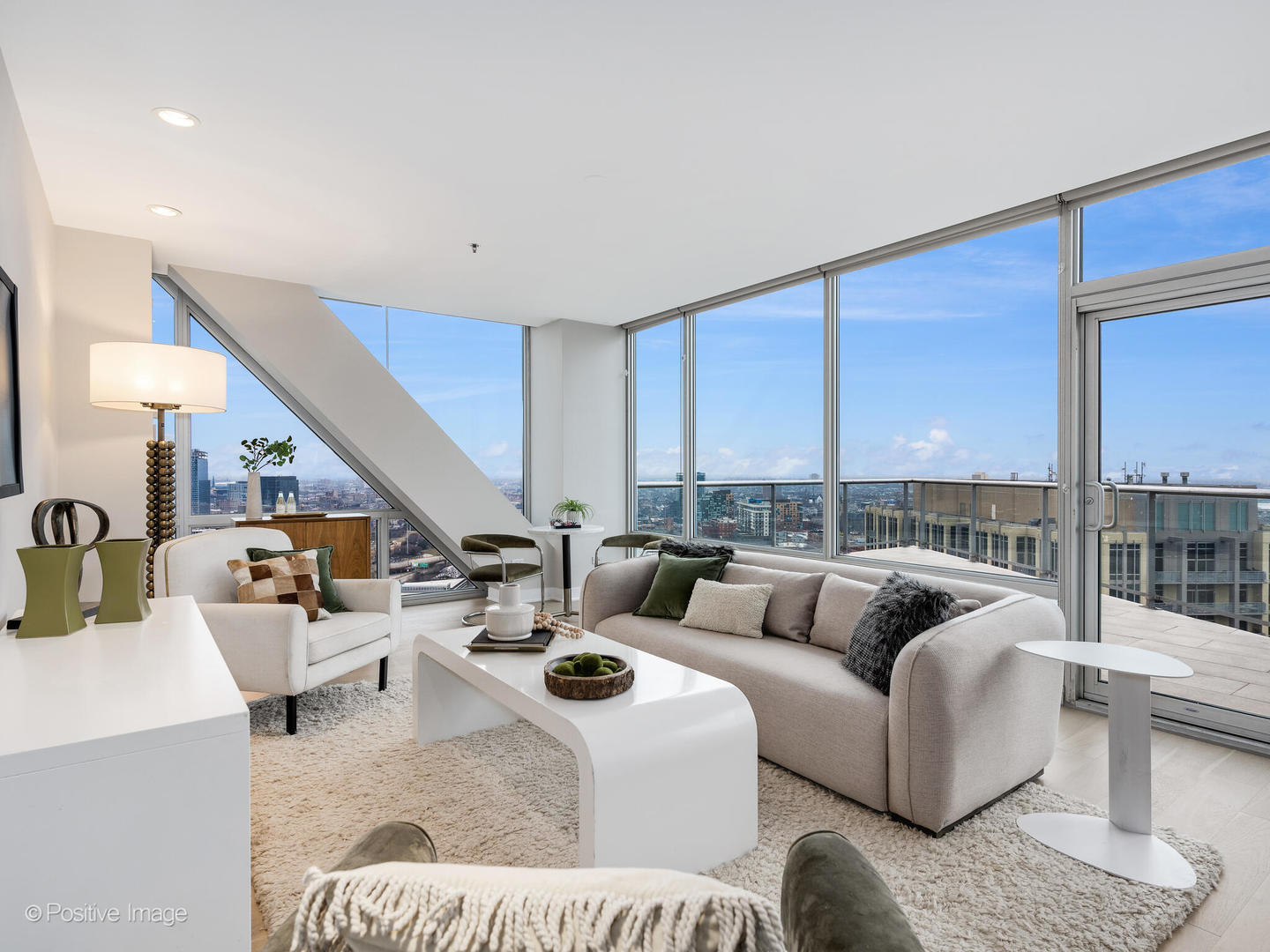 510 W Erie Street Unit: 2402