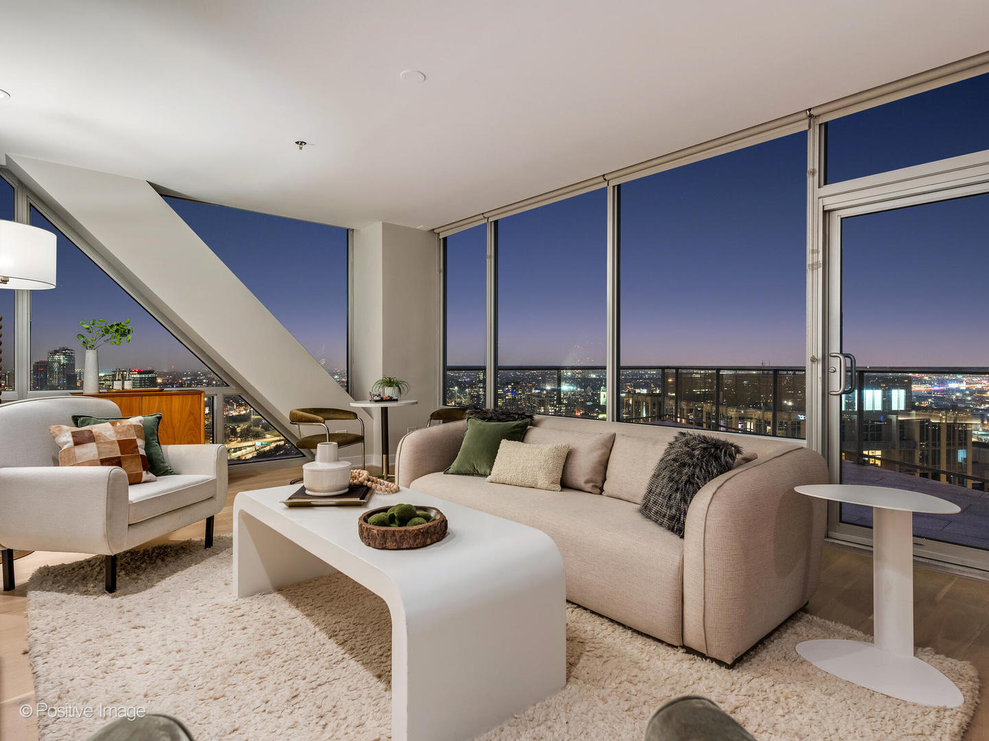 510 W Erie Street Unit: 2402
