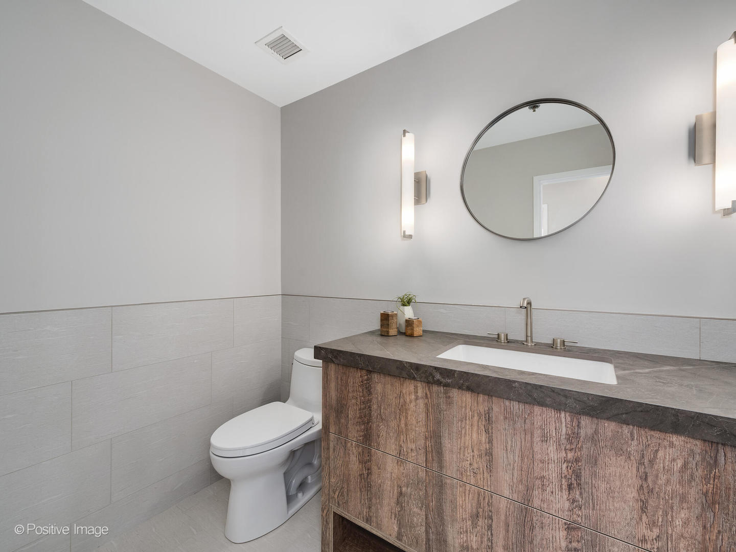 510 W Erie Street Unit: 2402