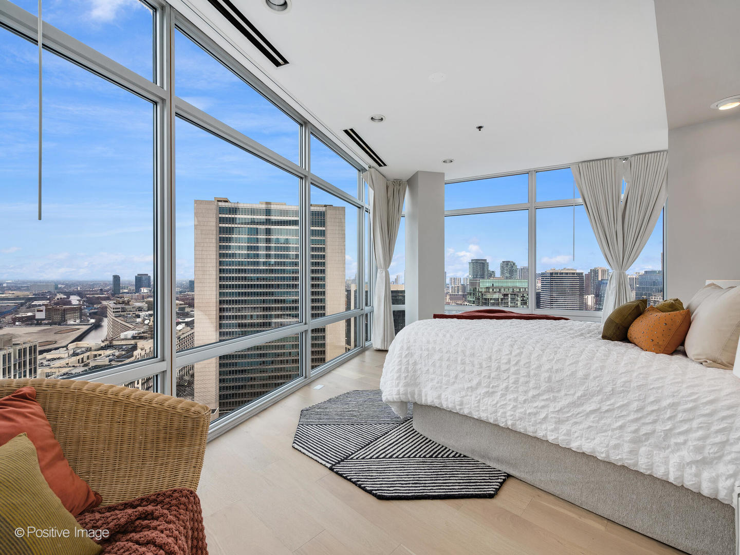 510 W Erie Street Unit: 2402