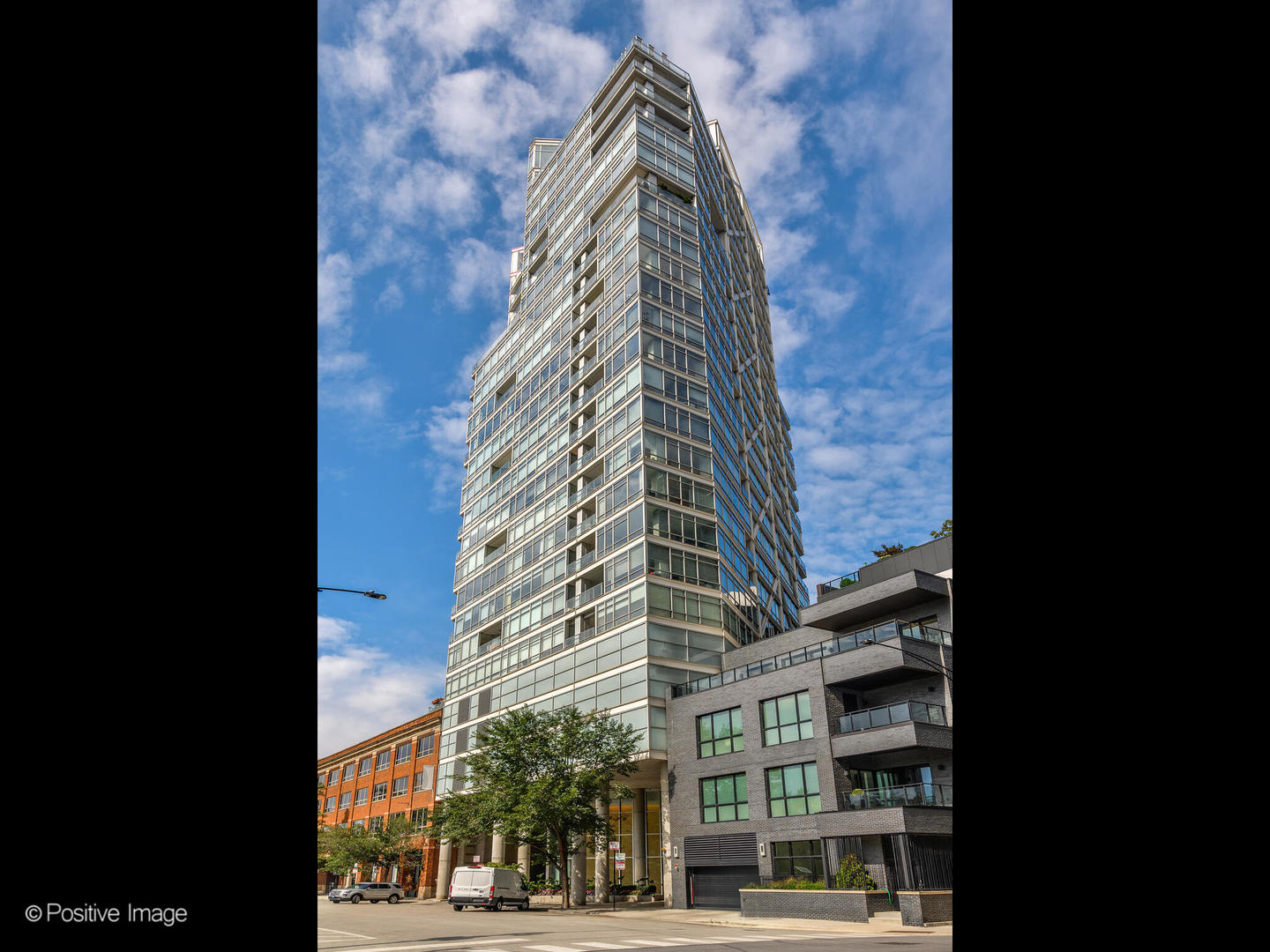 510 W Erie Street Unit: 2402