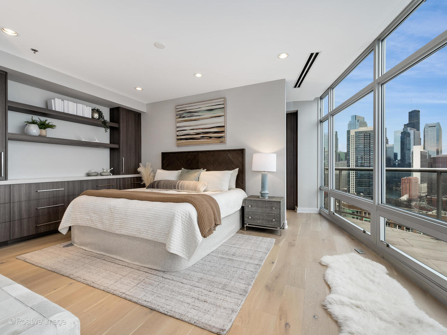 510 W Erie Street Unit: 2402