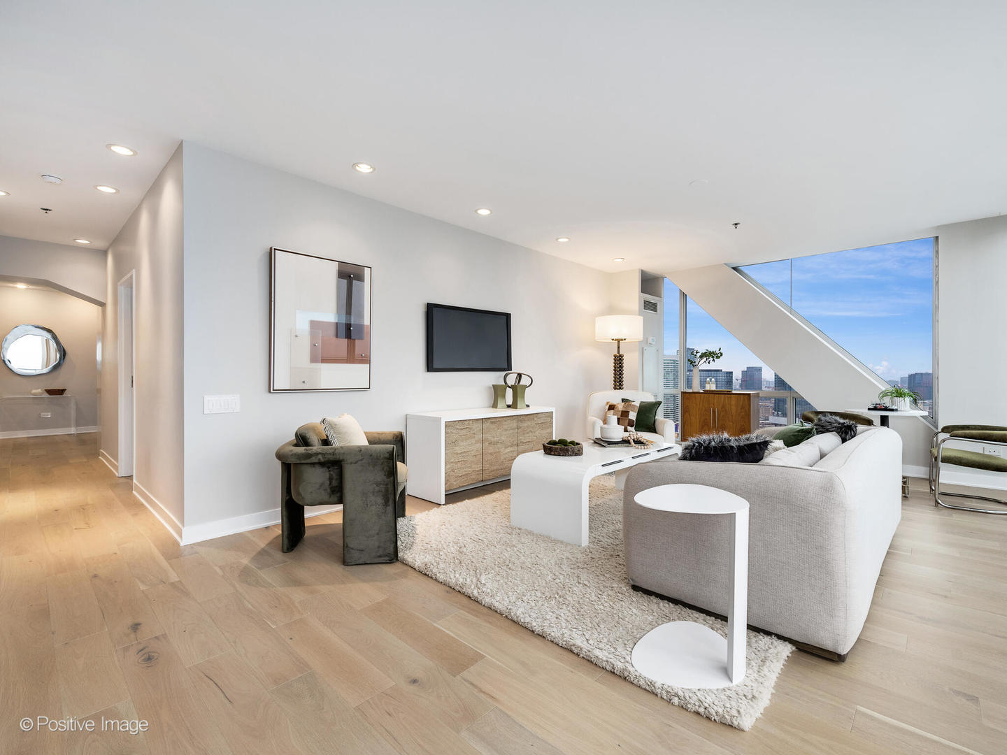 510 W Erie Street Unit: 2402