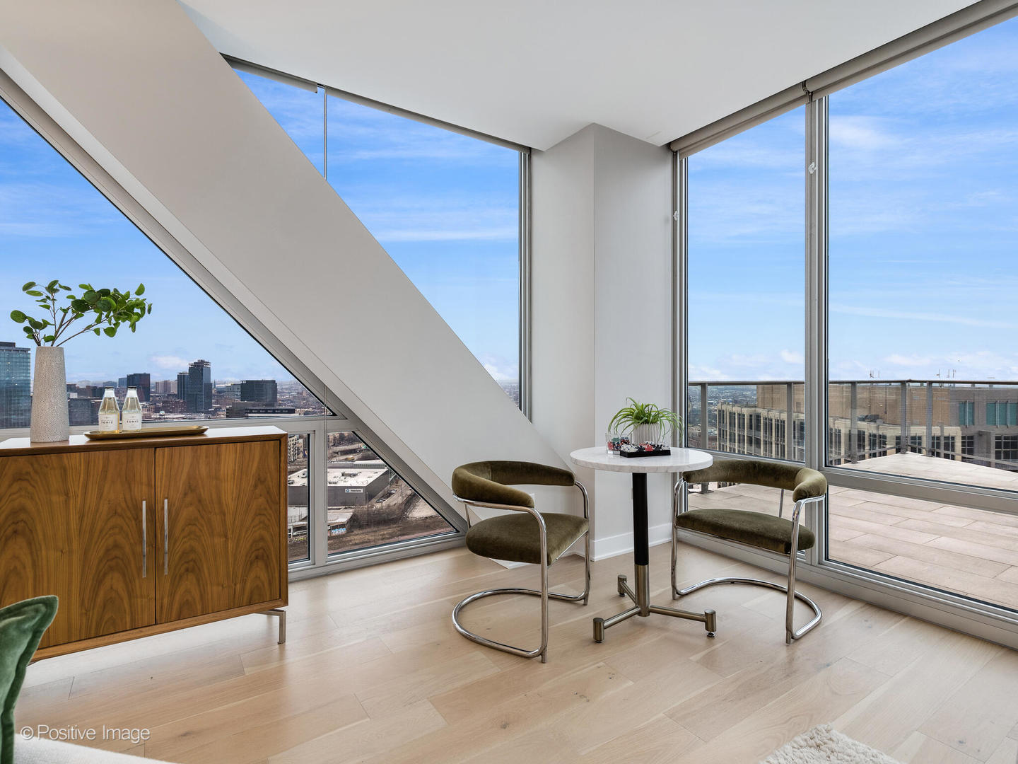 510 W Erie Street Unit: 2402