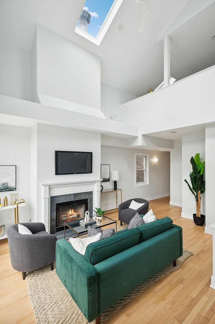 3457 N Racine Avenue Unit: 3