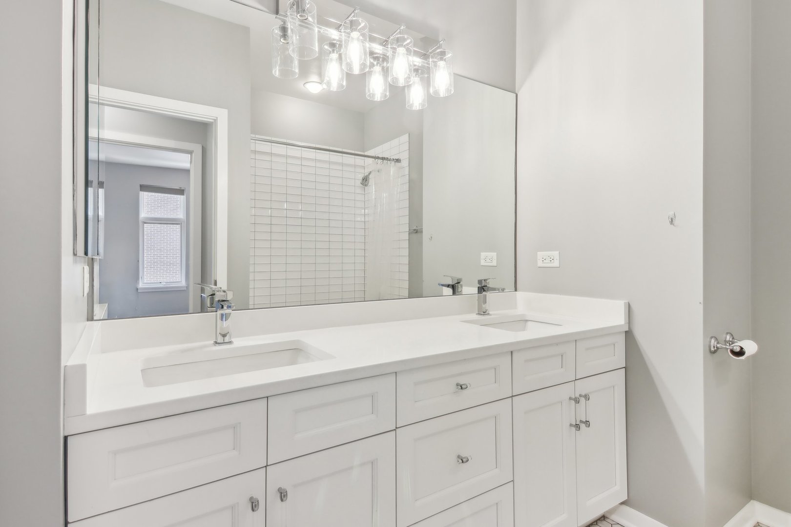 2850 N Paulina Street Unit: TH