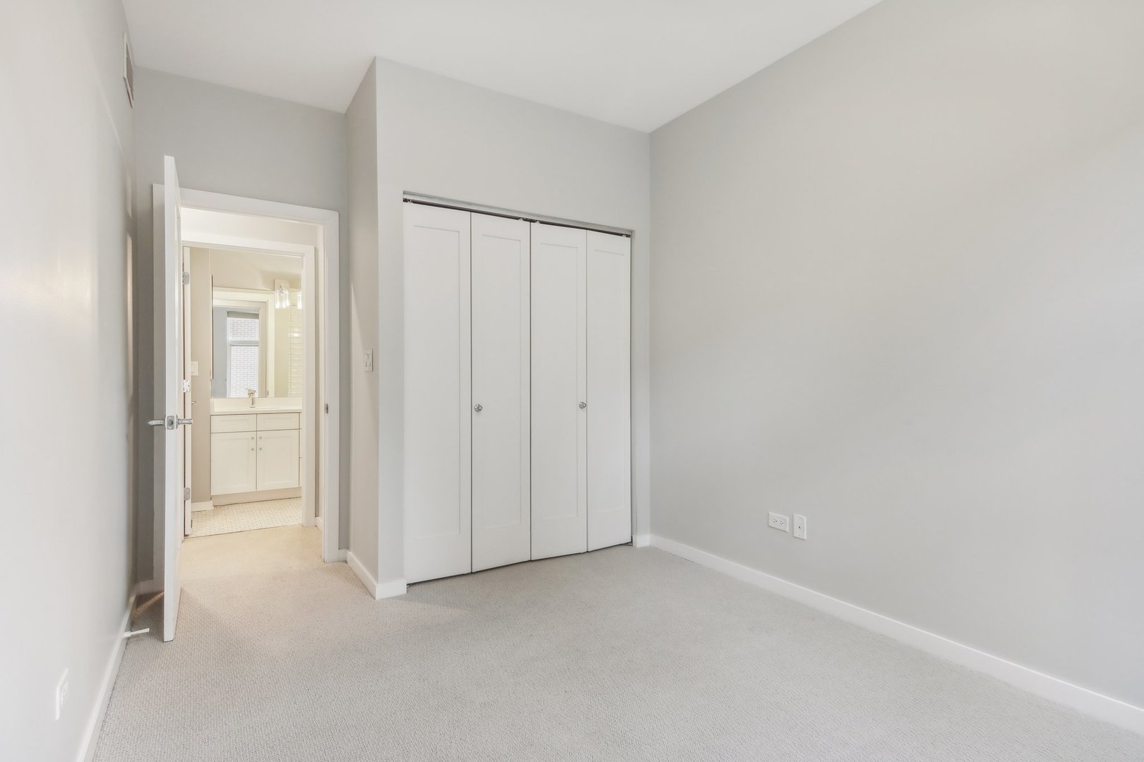 2850 N Paulina Street Unit: TH