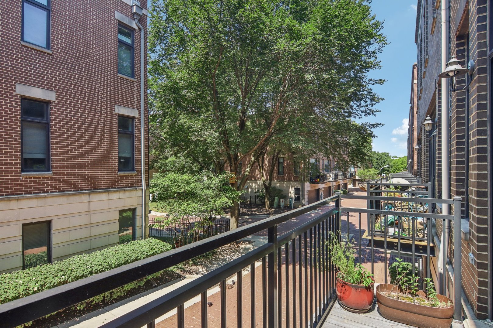 2850 N Paulina Street Unit: TH