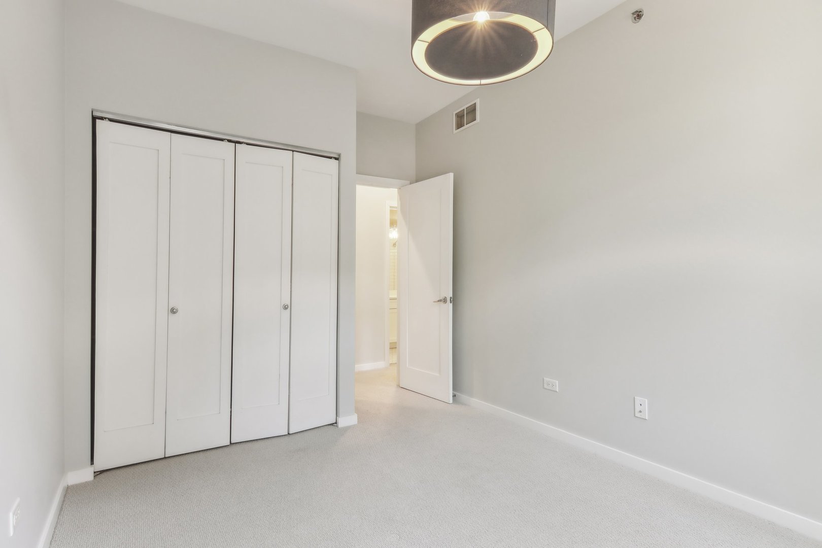2850 N Paulina Street Unit: TH