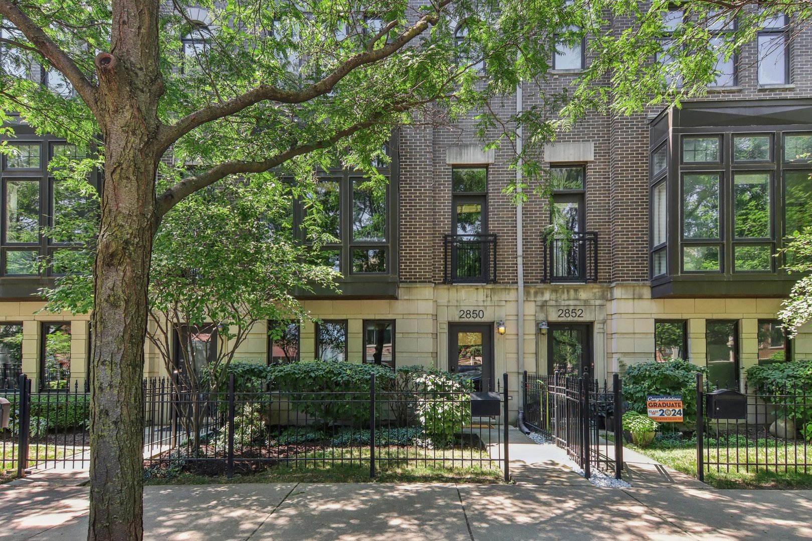 2850 N Paulina Street Unit: TH