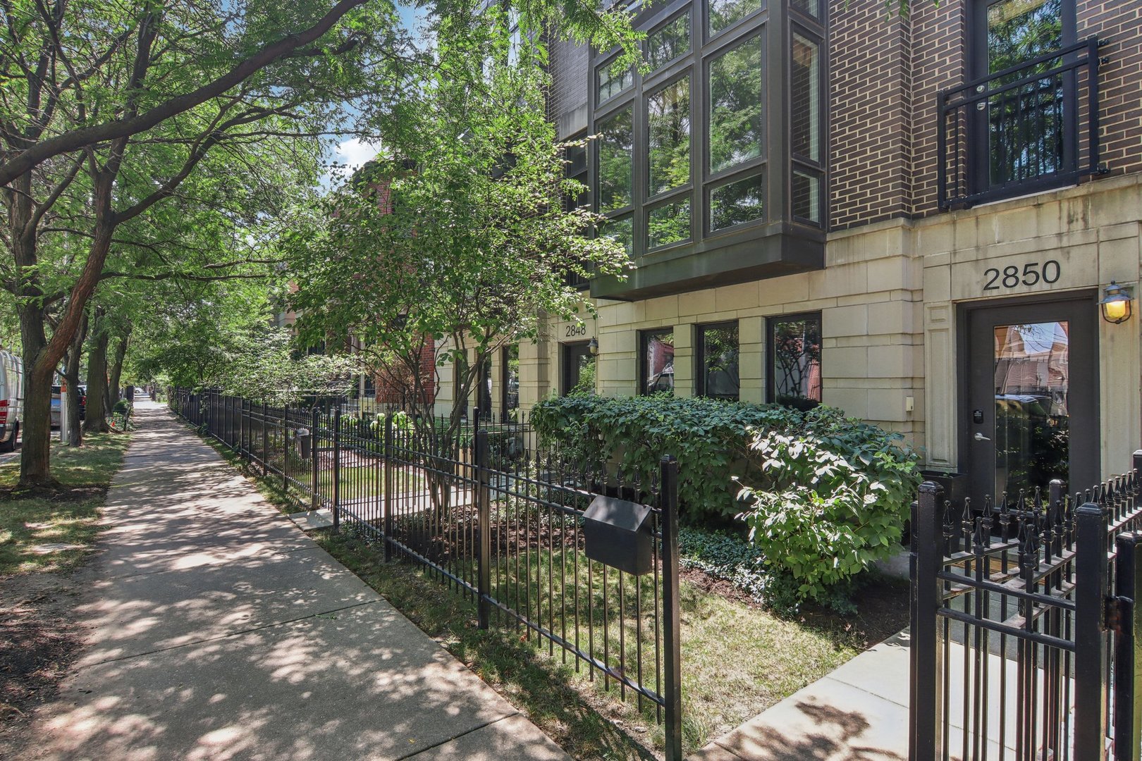 2850 N Paulina Street Unit: TH