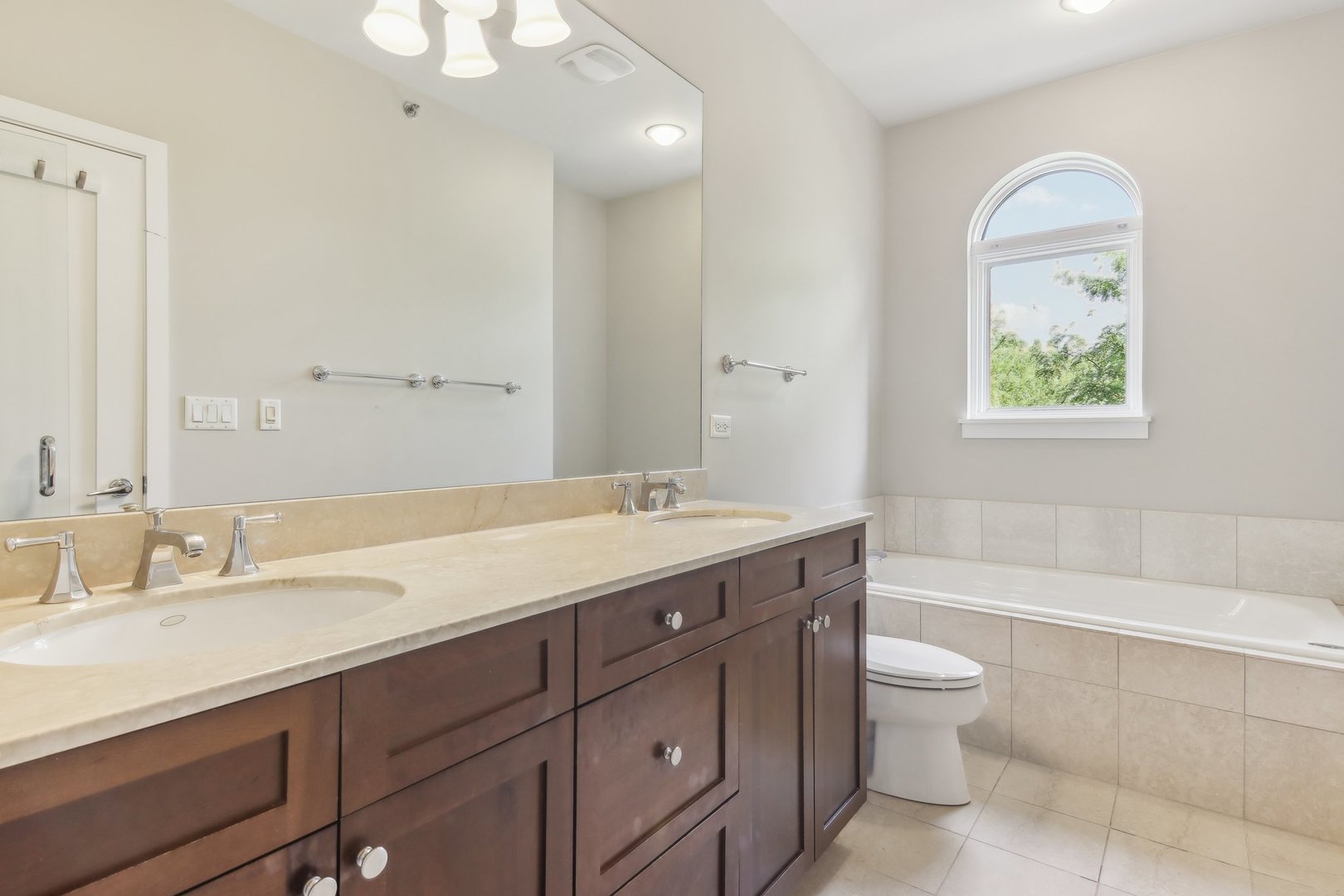 2850 N Paulina Street Unit: TH