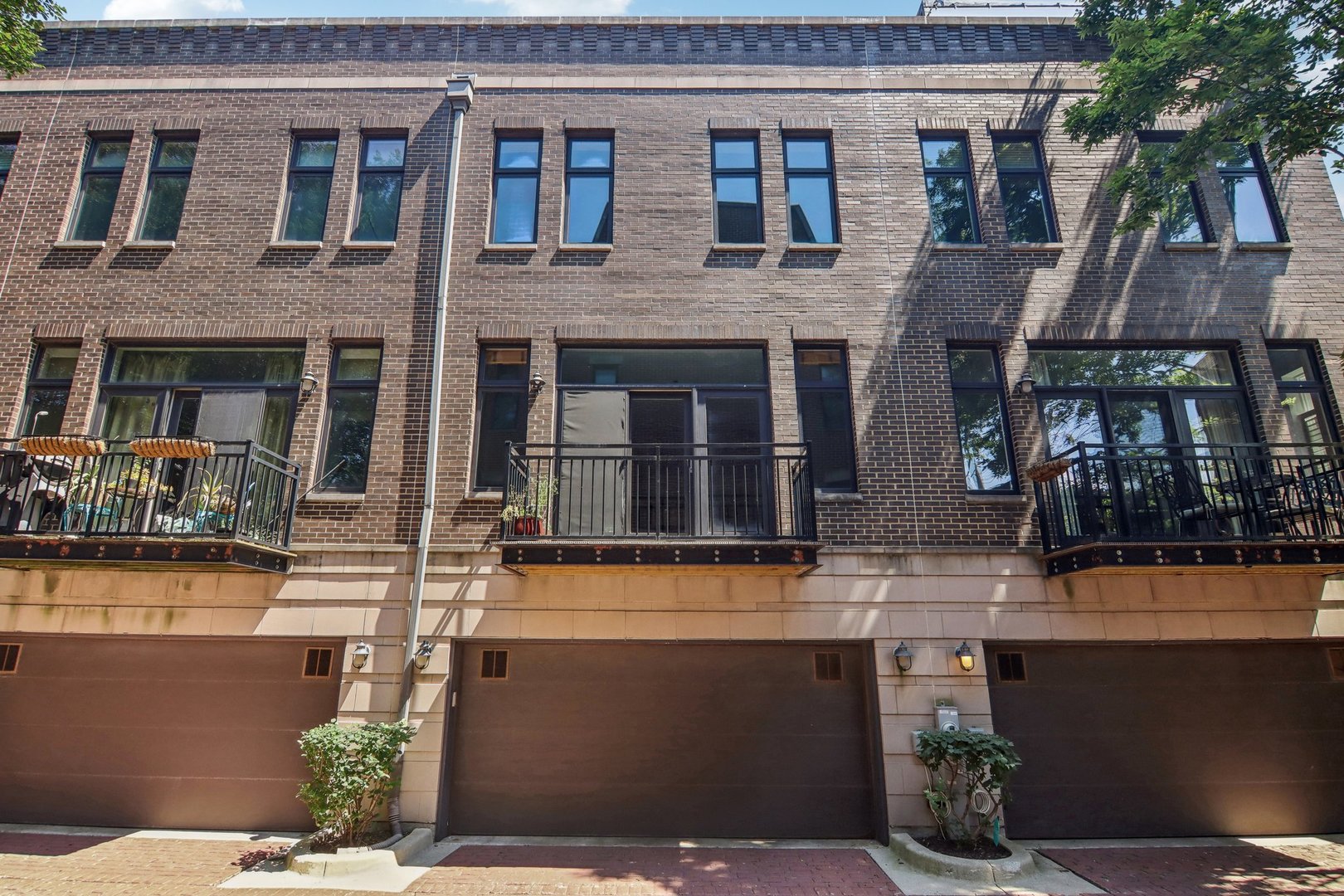 2850 N Paulina Street Unit: TH