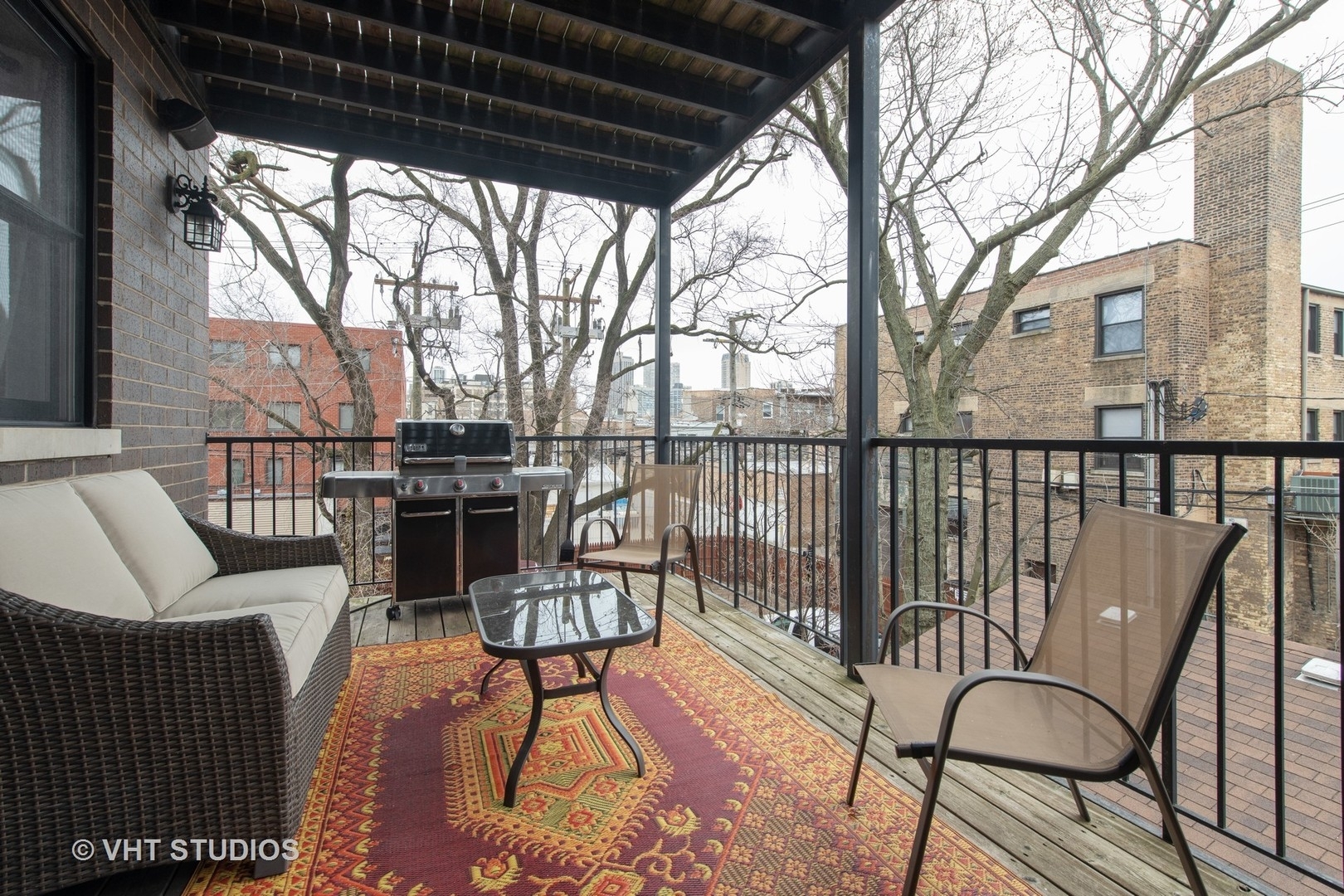 823 W WOLFRAM Street Unit: 1E