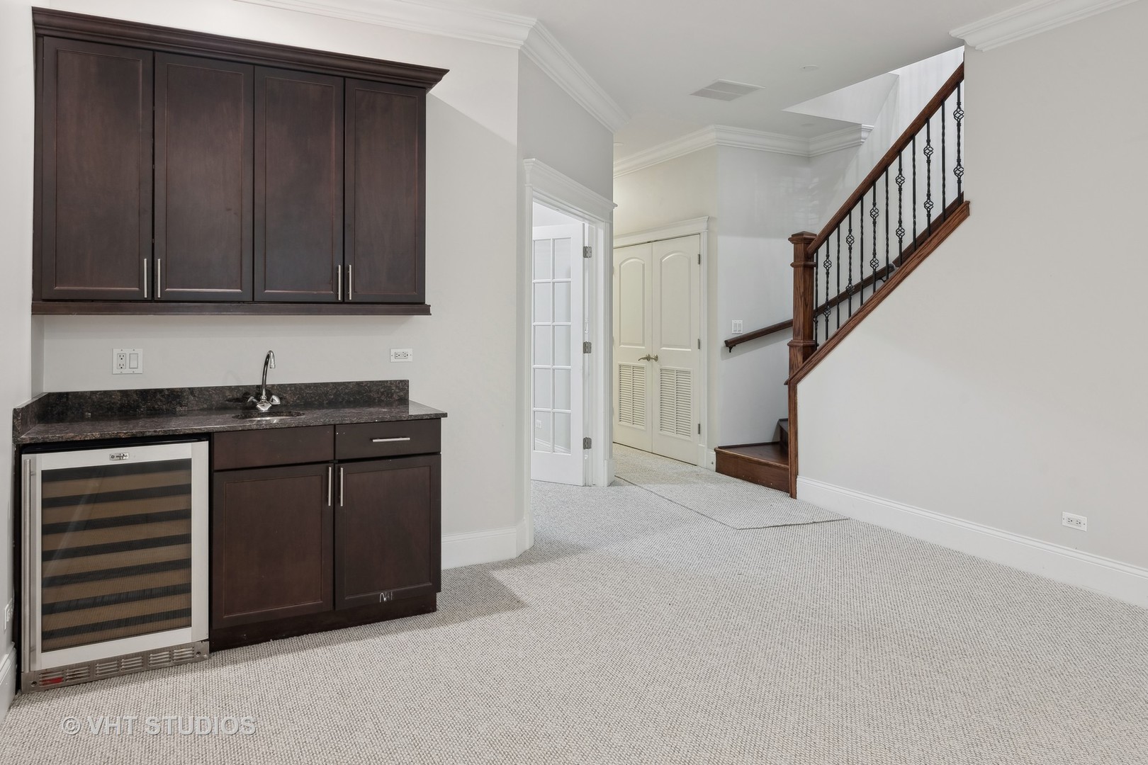 823 W WOLFRAM Street Unit: 1E