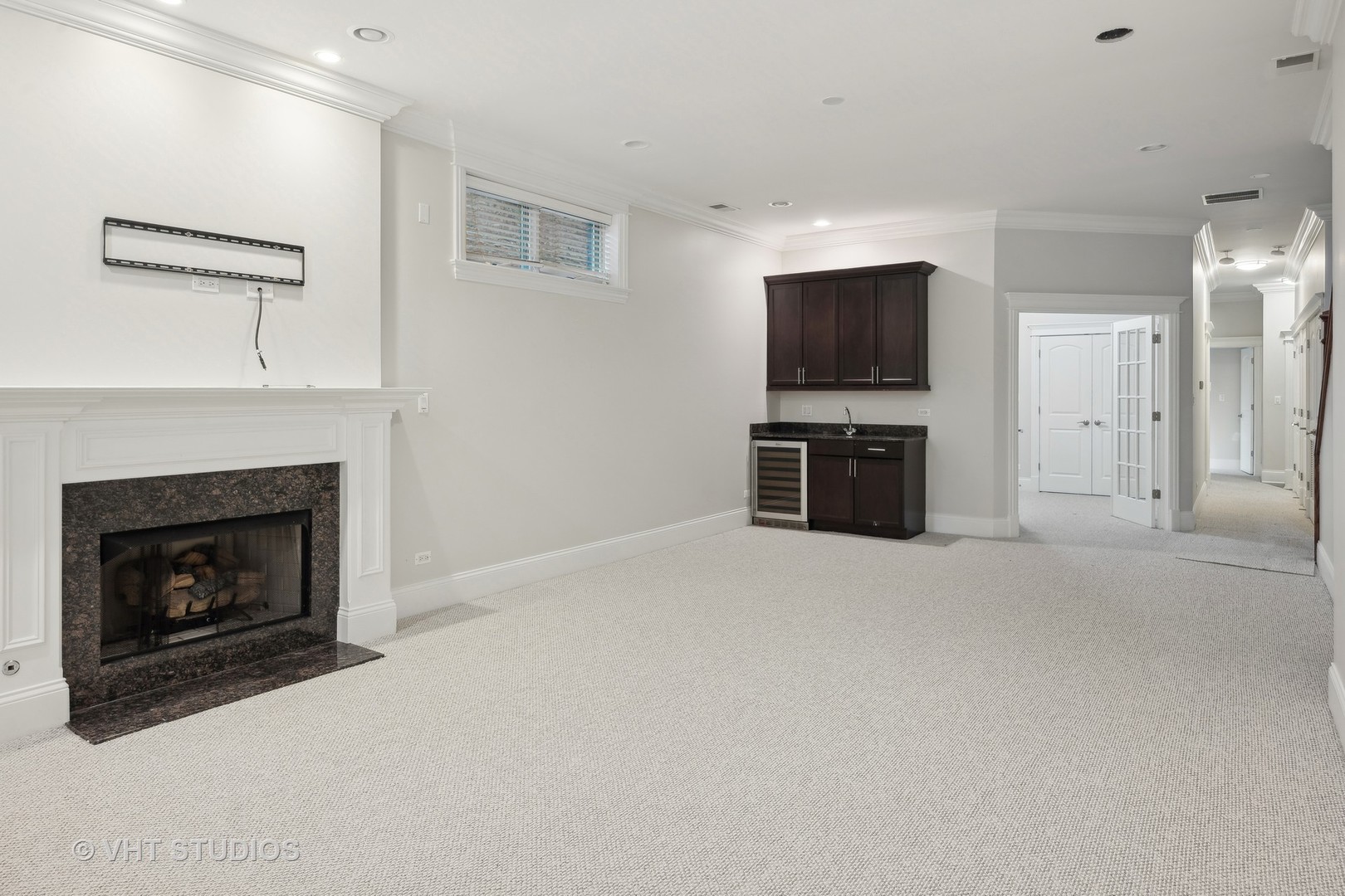 823 W WOLFRAM Street Unit: 1E