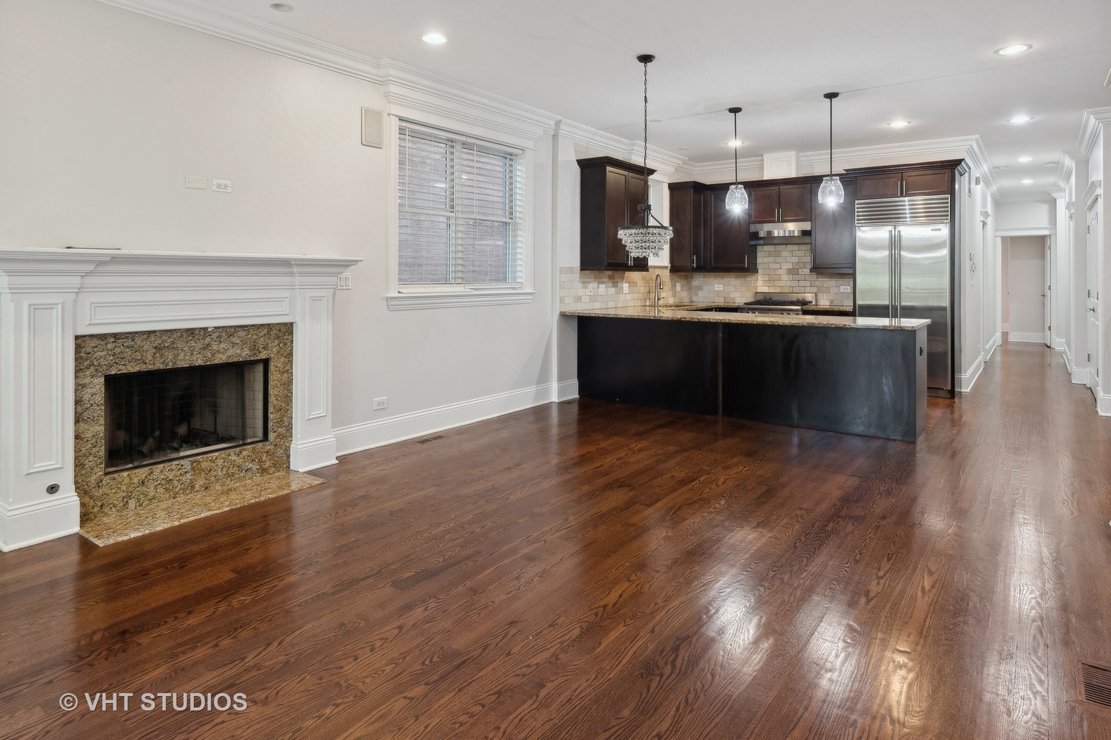 823 W WOLFRAM Street Unit: 1E