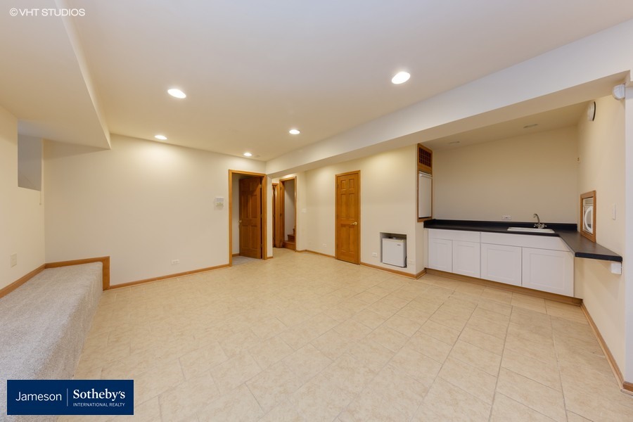 2157 W Addison Street Unit: 1