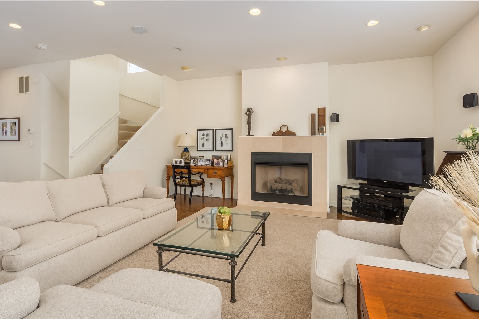 2933 N Hermitage Avenue Unit: A