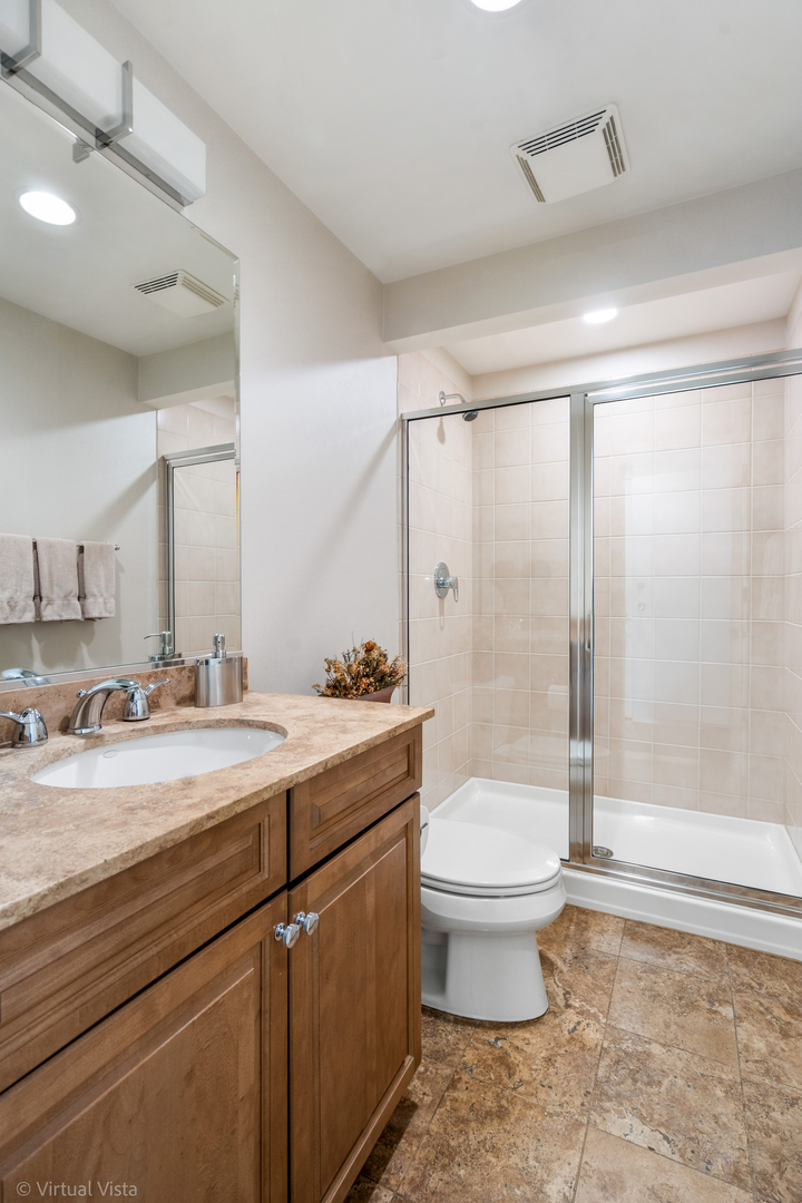 2933 N Hermitage Avenue Unit: A