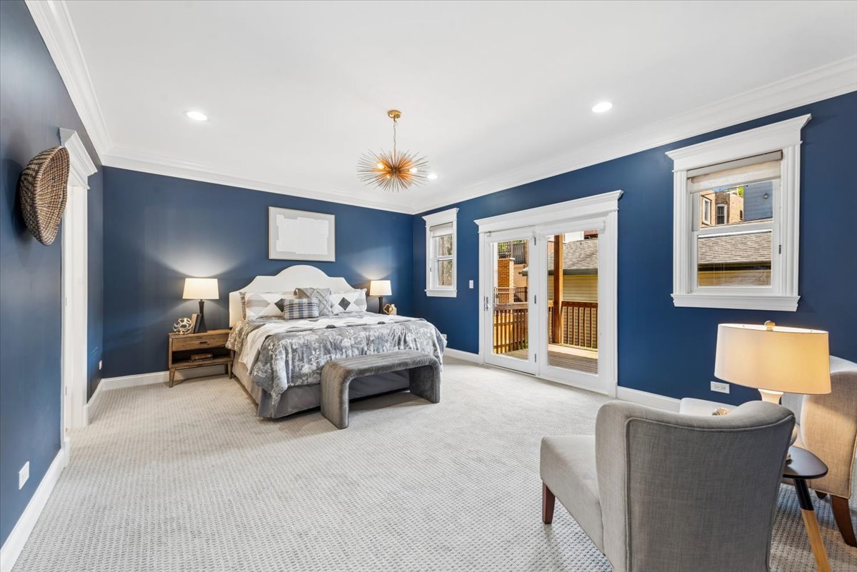3625 N Lakewood Avenue Unit: 1N