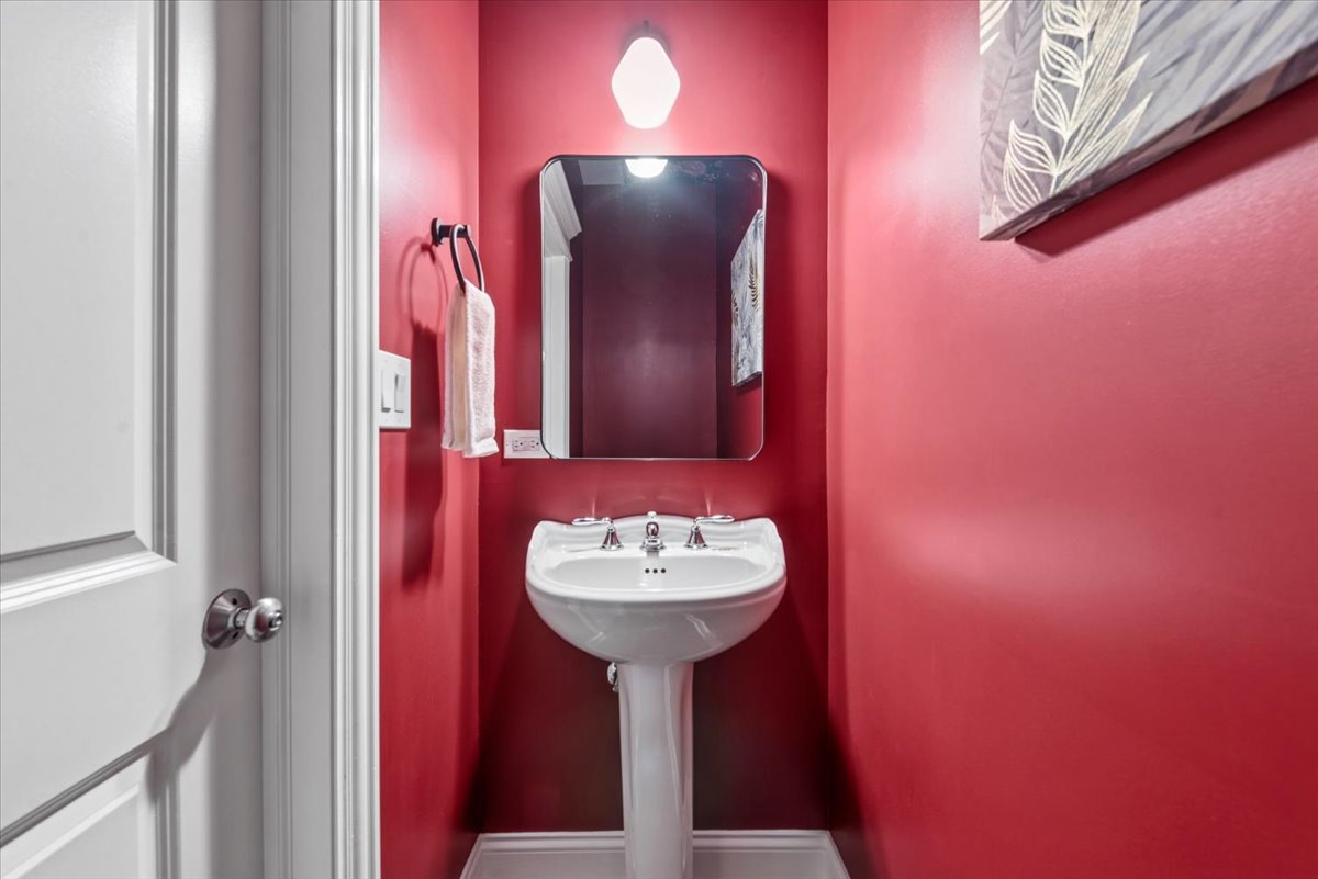 3625 N Lakewood Avenue Unit: 1N