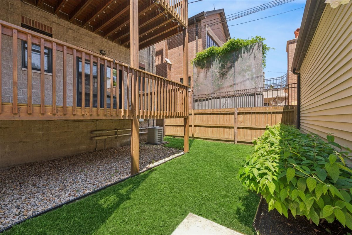 3625 N Lakewood Avenue Unit: 1N
