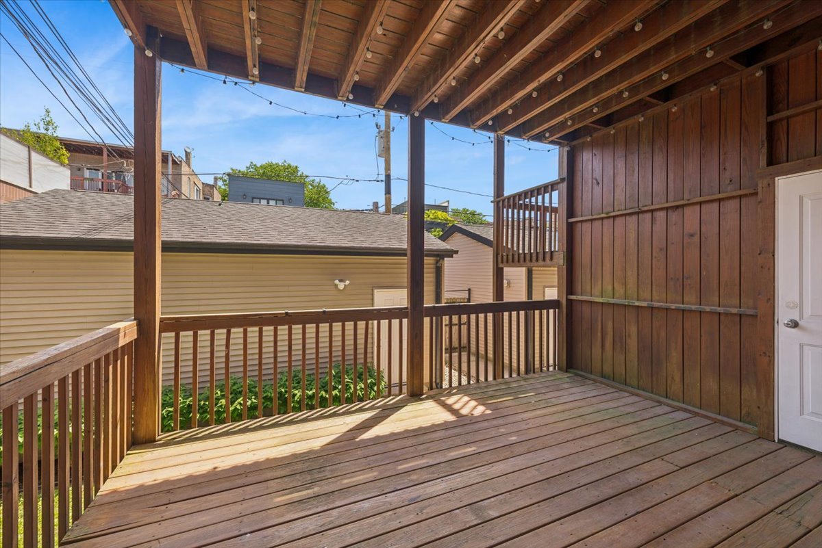 3625 N Lakewood Avenue Unit: 1N