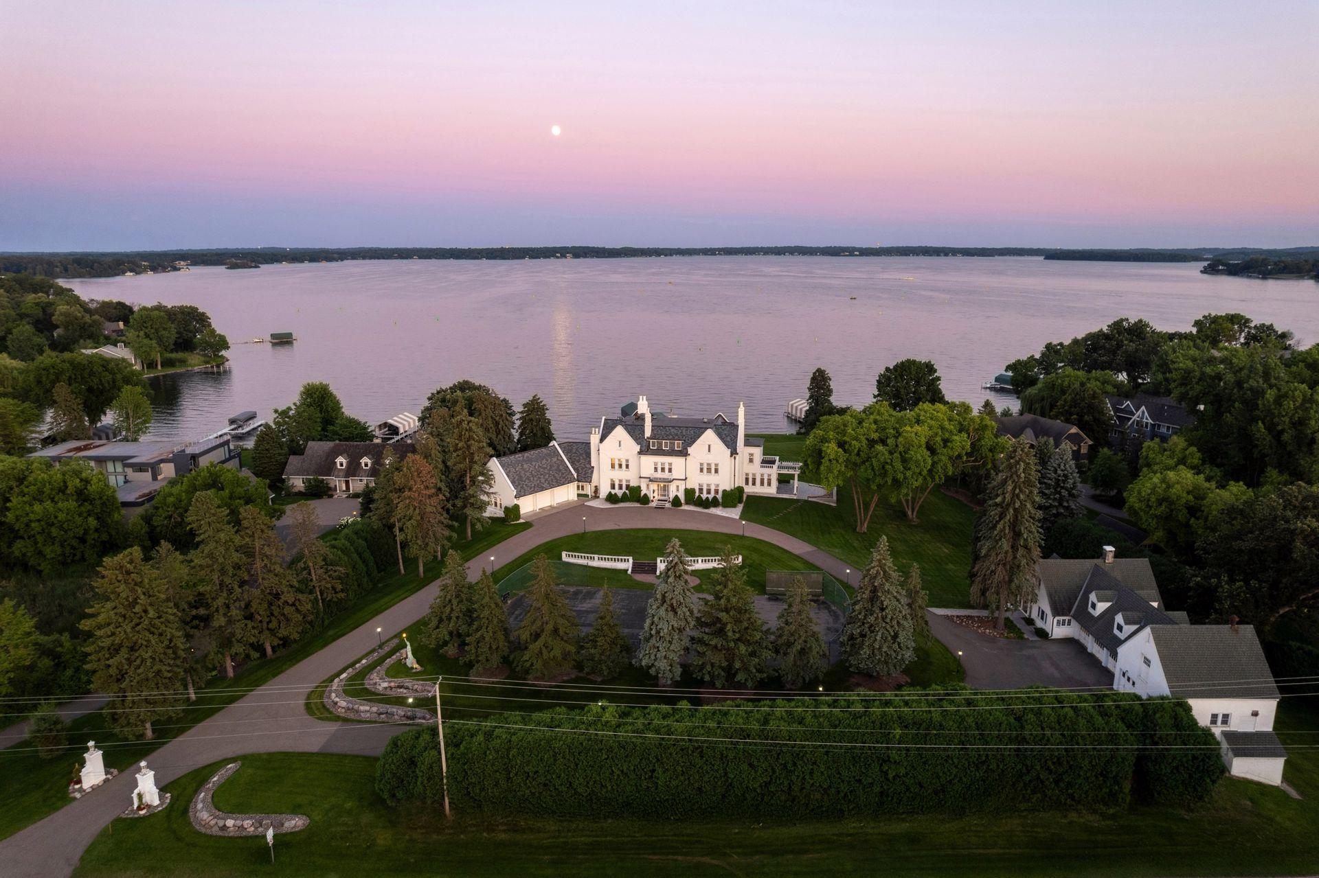 1305 Shoreline Drive