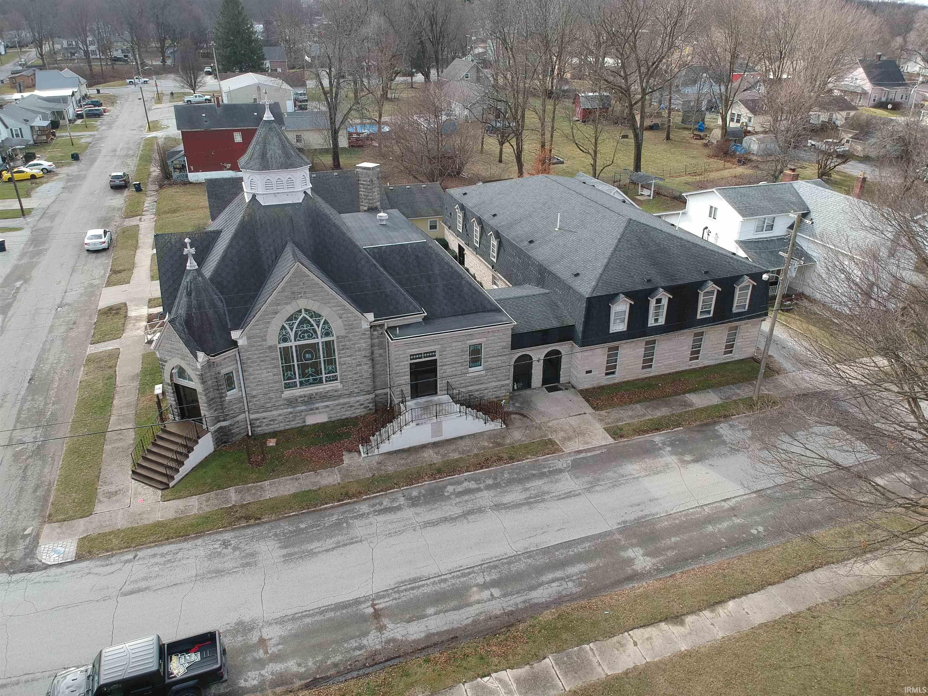 123 E Maple Street