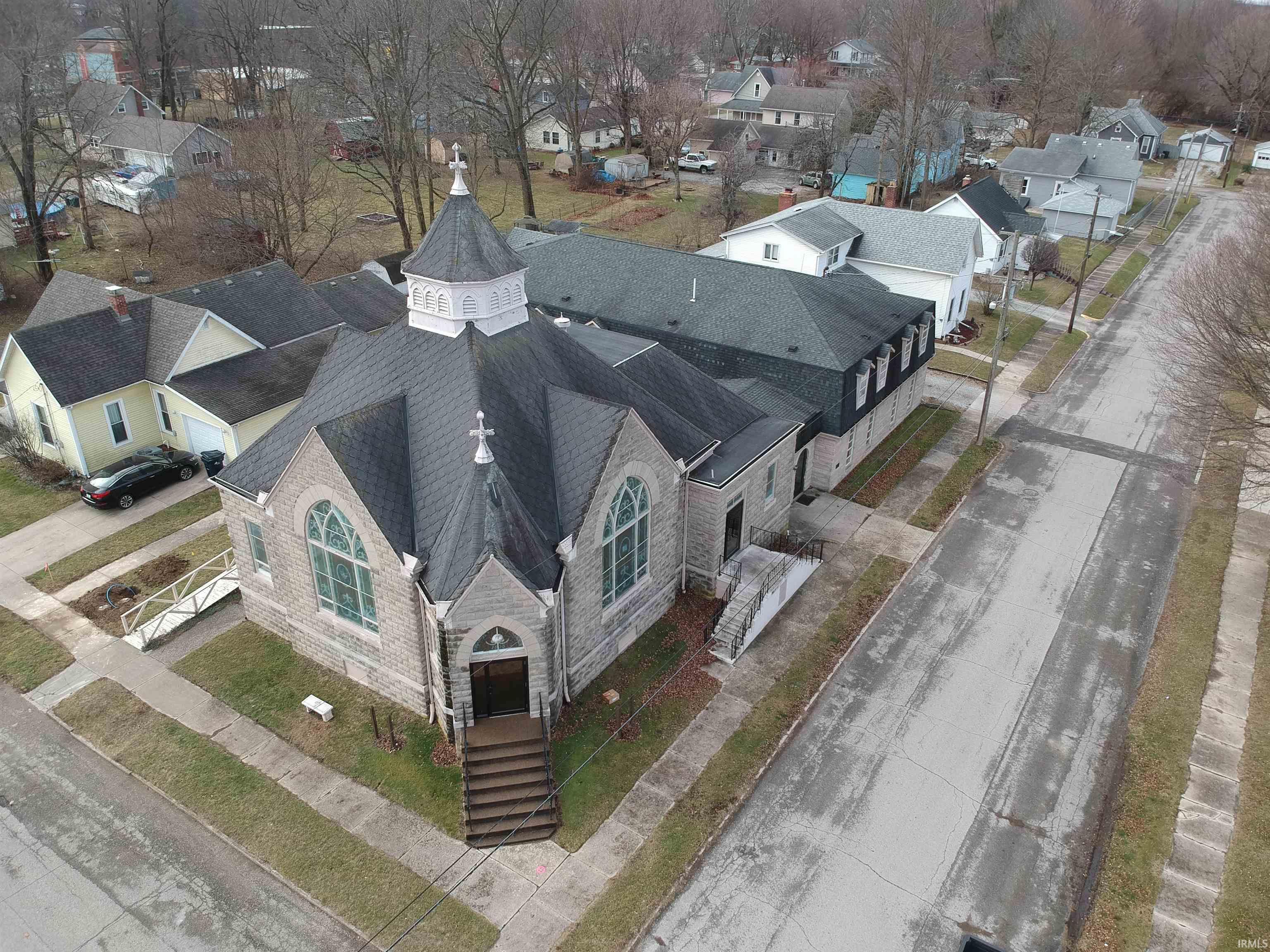 123 E Maple Street