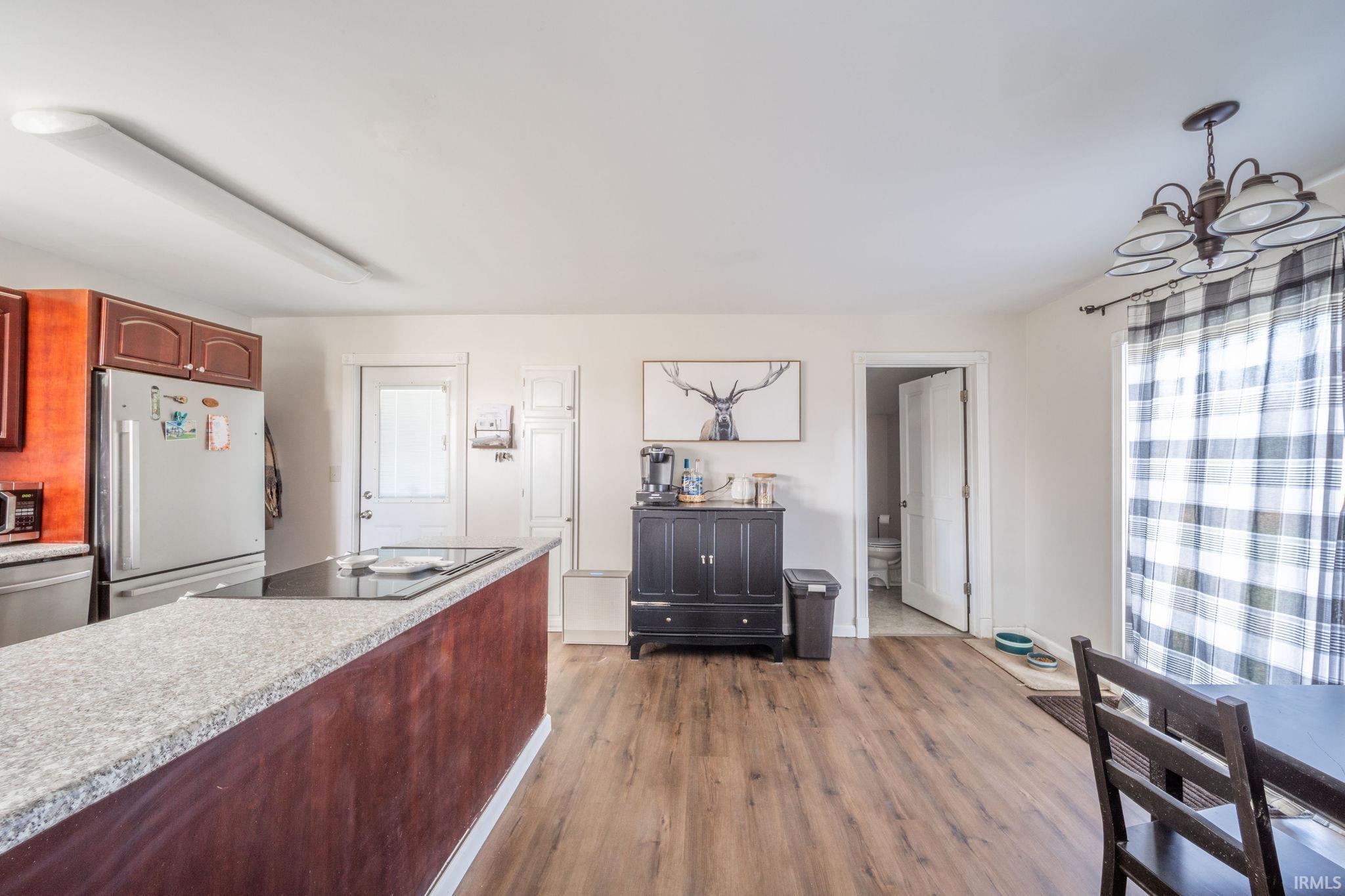 1613 W Country Club Drive
