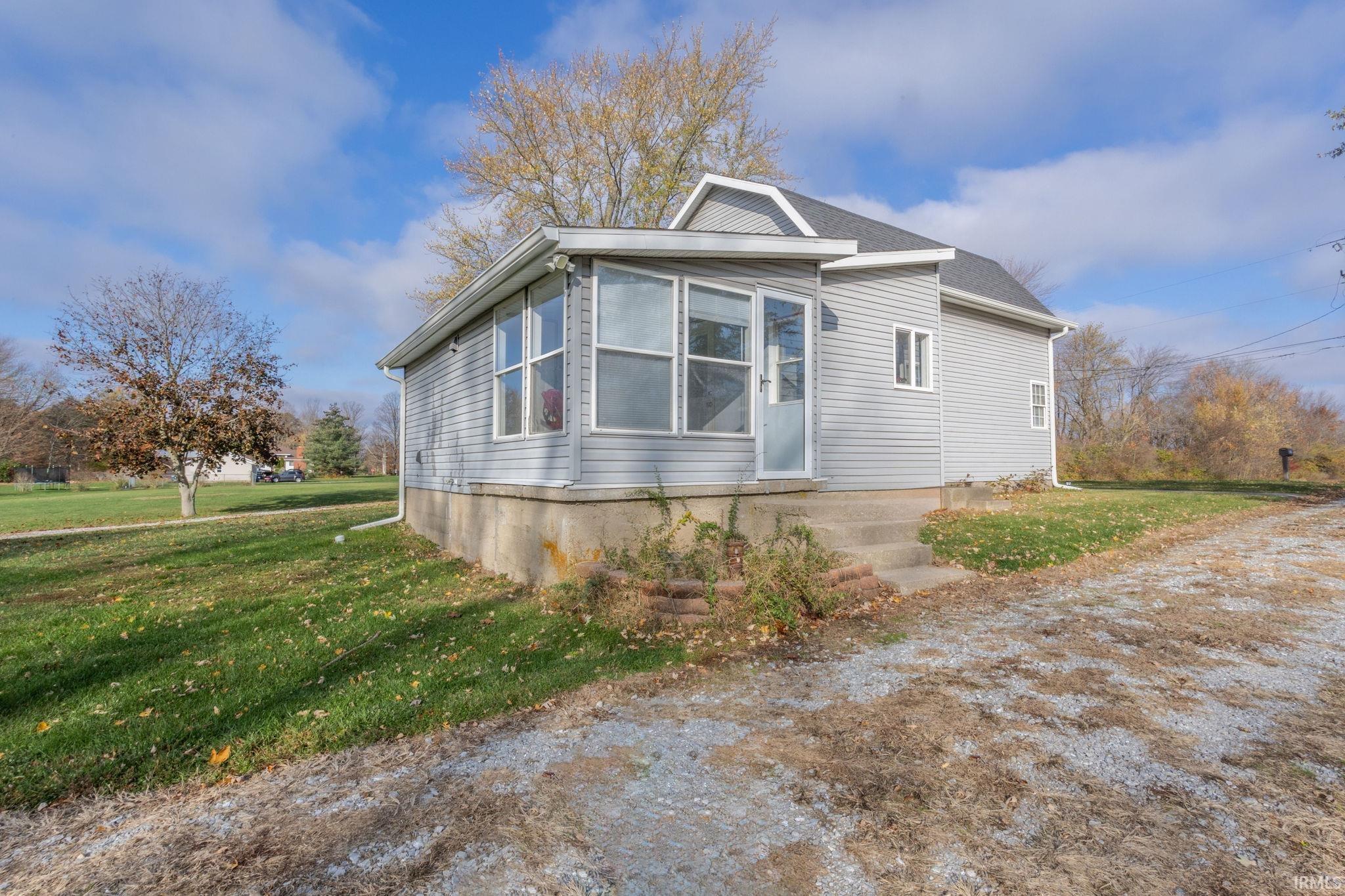 1613 W Country Club Drive