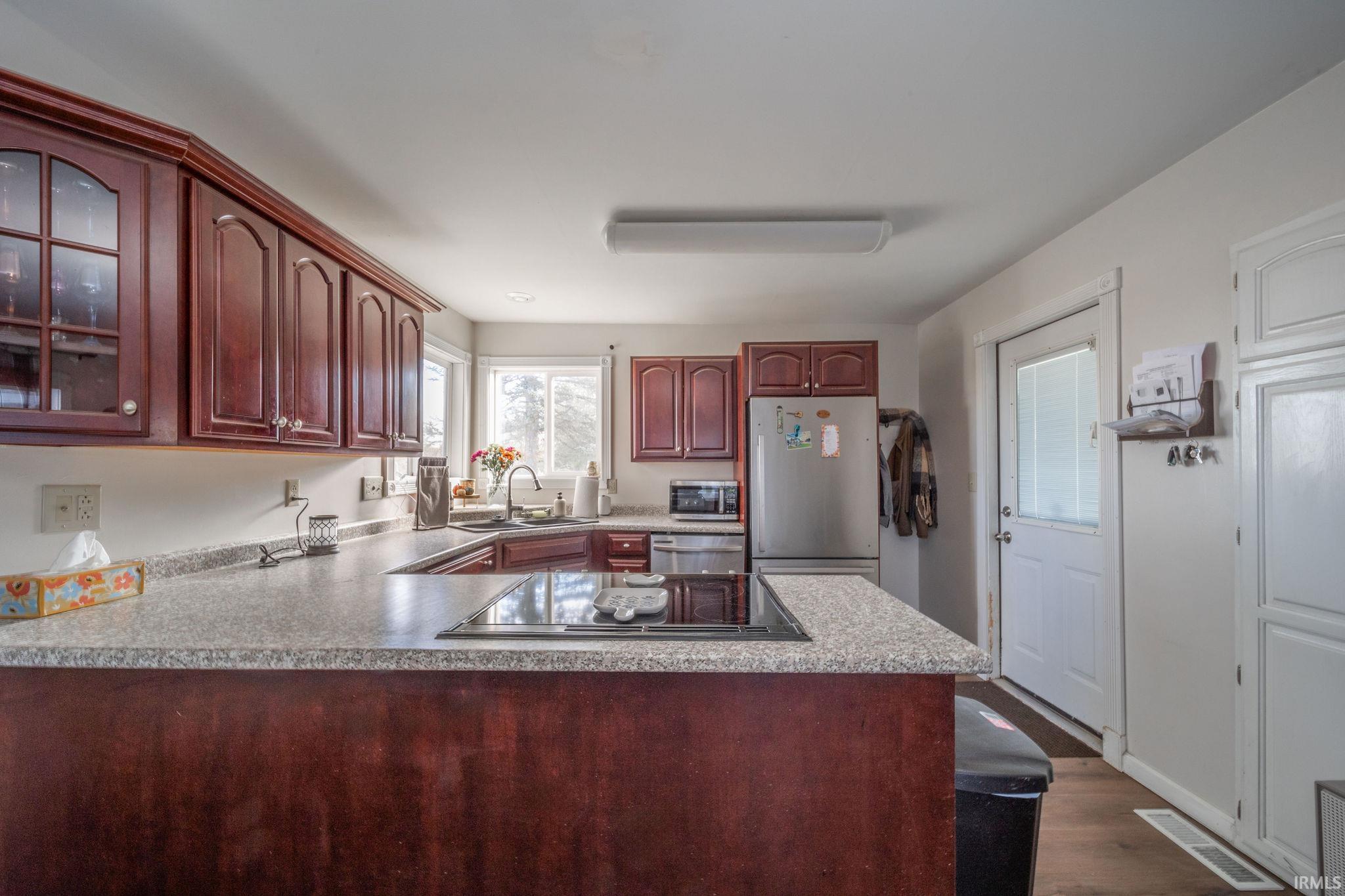 1613 W Country Club Drive