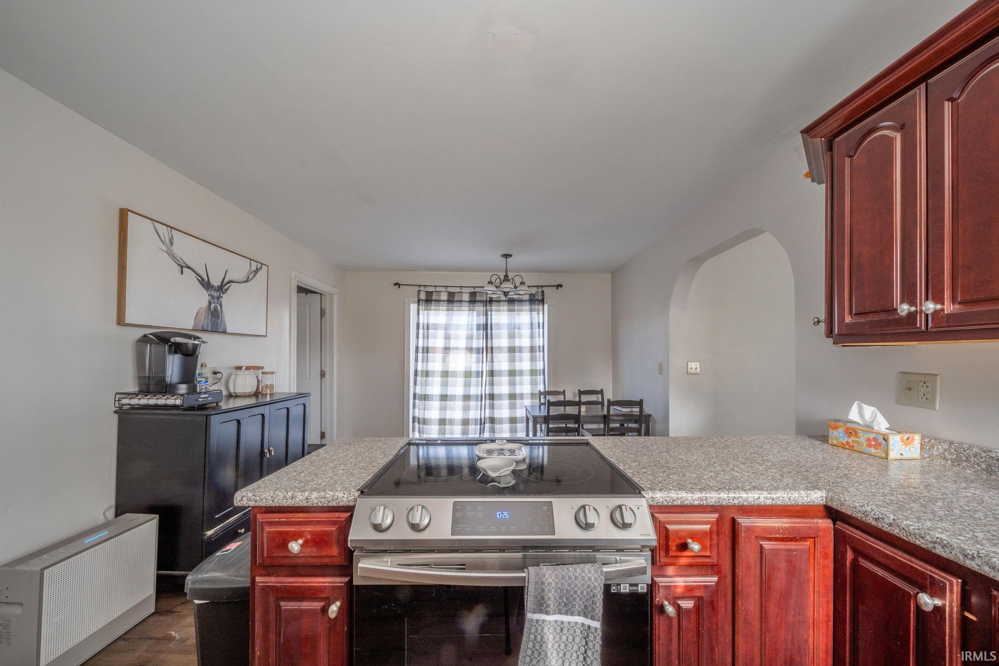 1613 W Country Club Drive