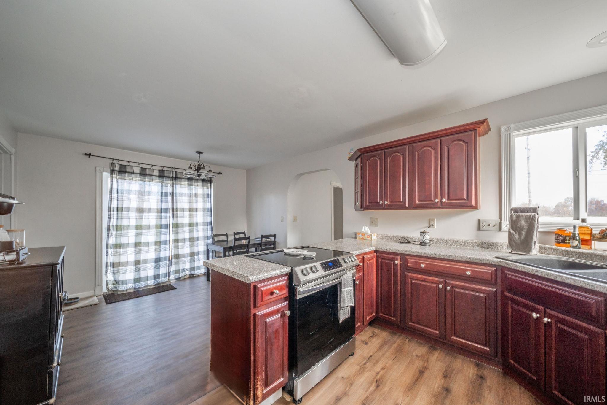 1613 W Country Club Drive