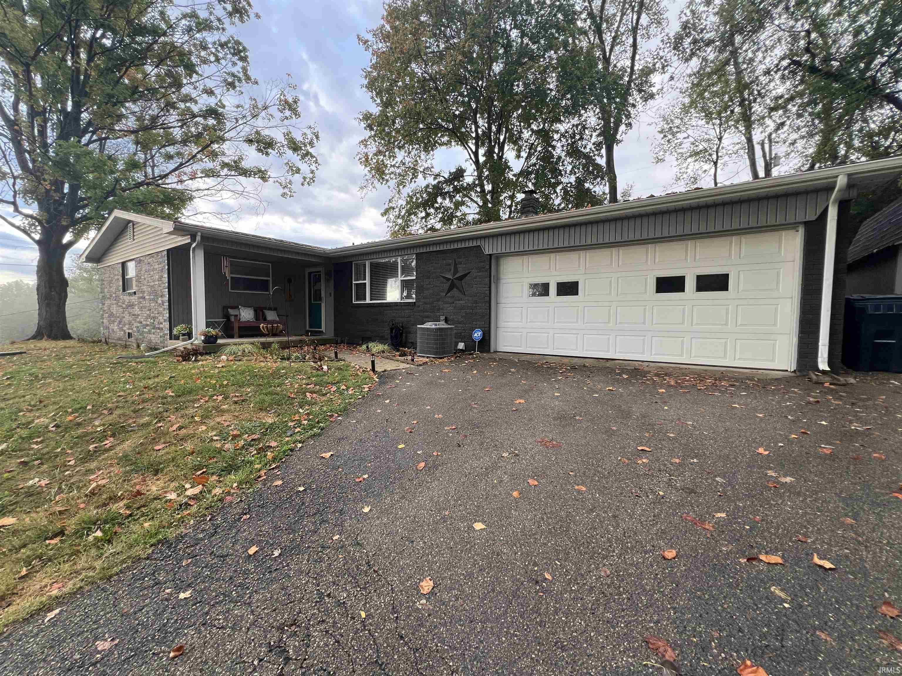 1075 W Hickory Drive