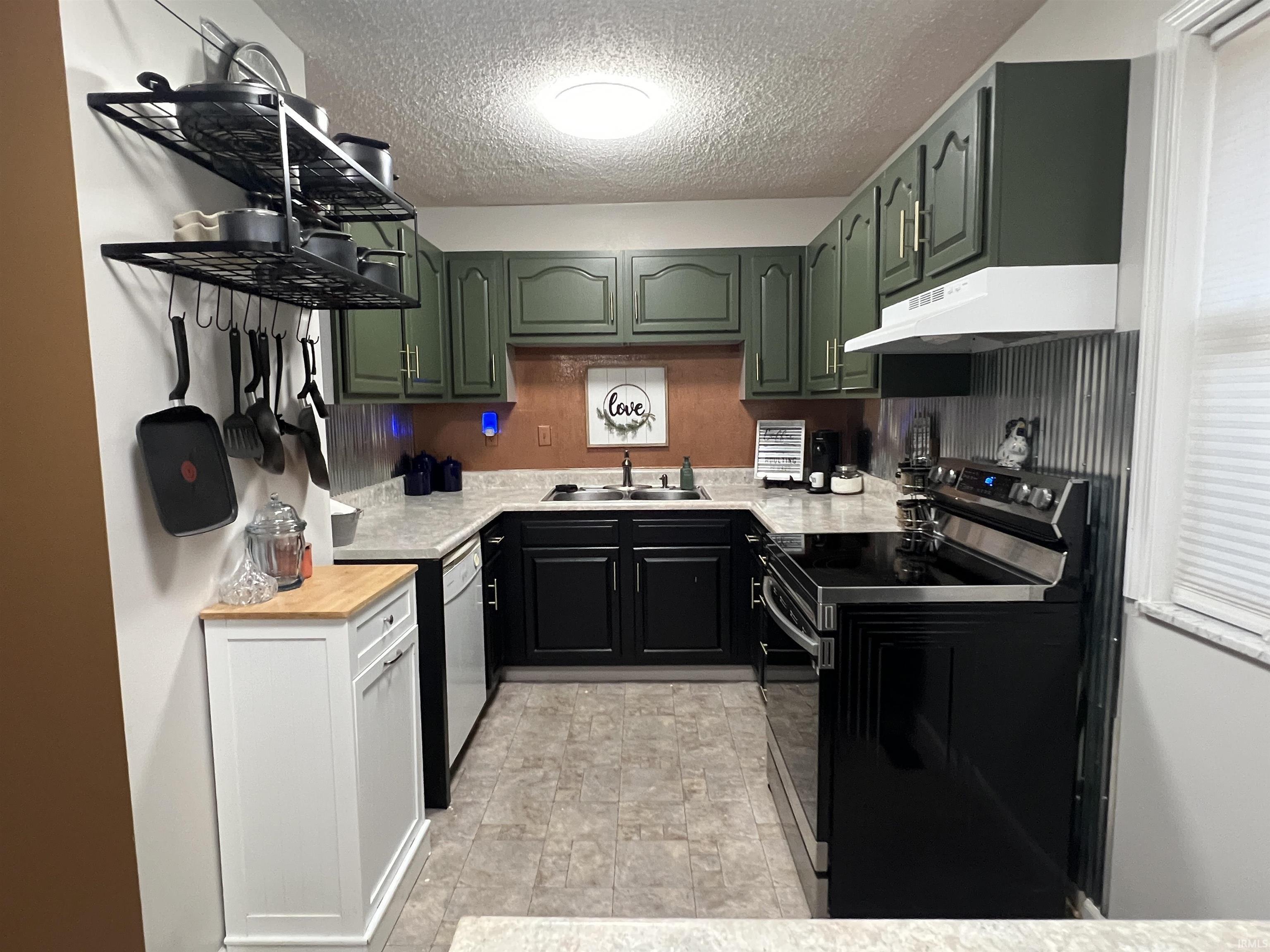 1075 W Hickory Drive