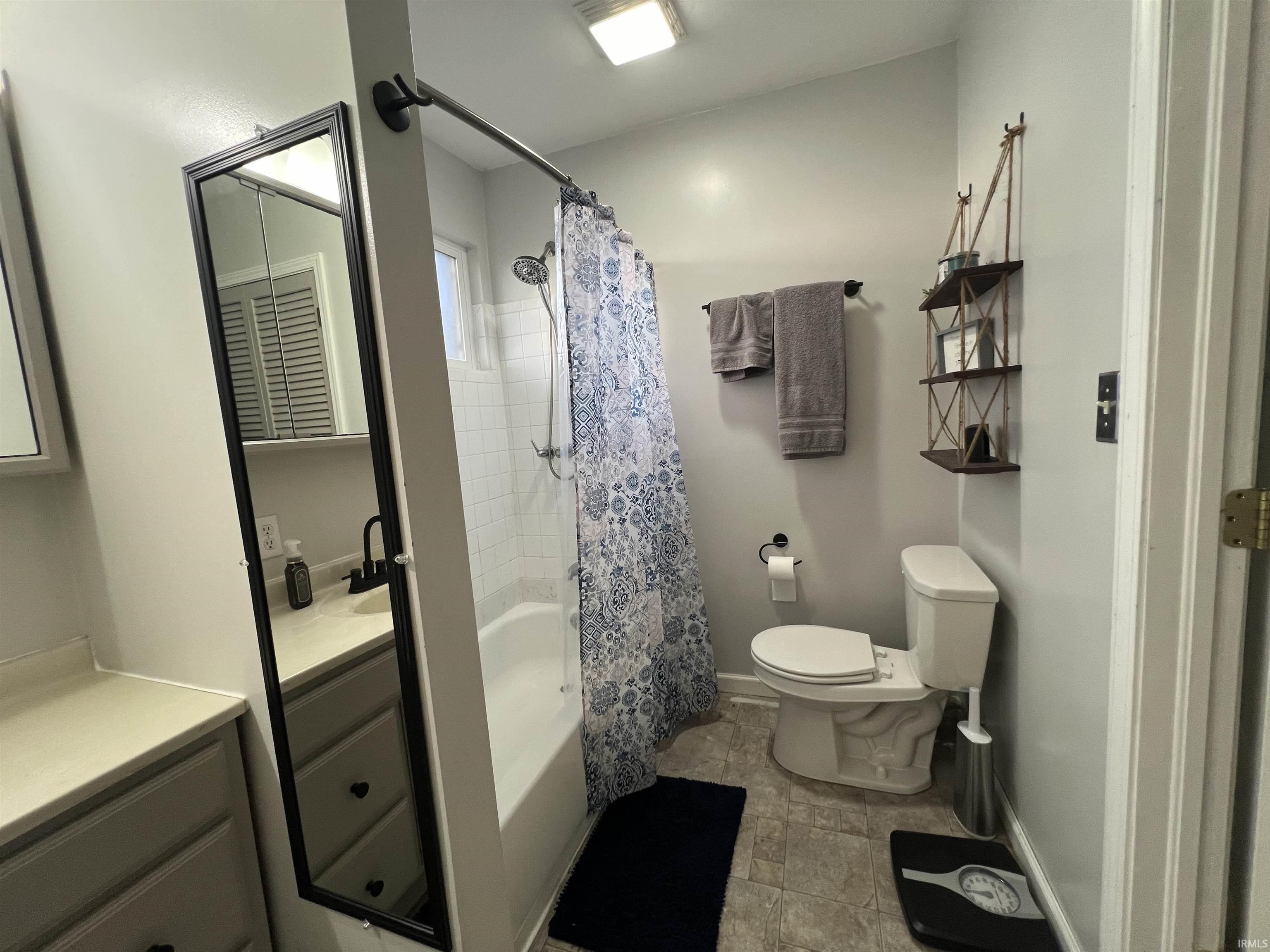 1075 W Hickory Drive