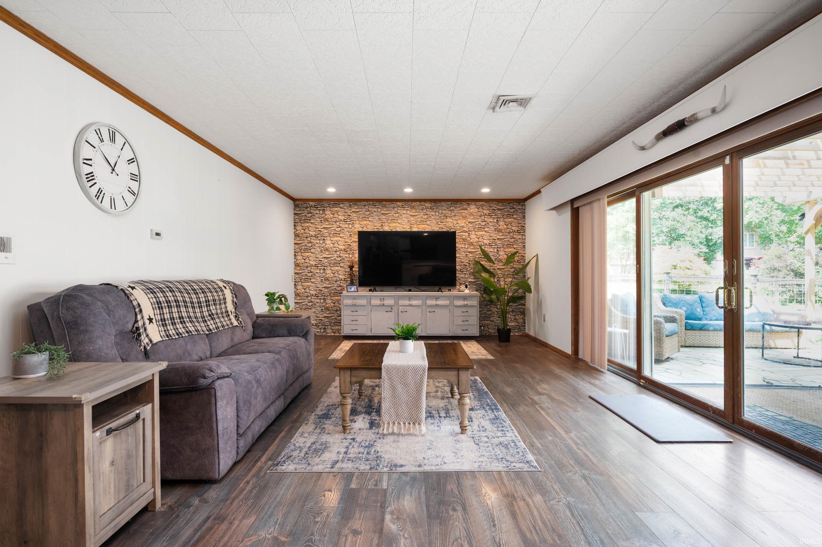 1112 Saint James Drive