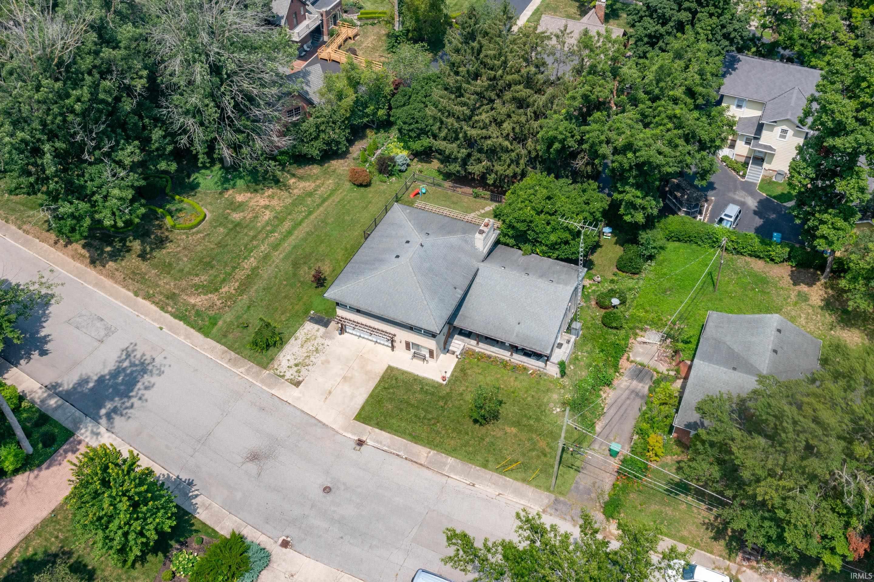 1112 Saint James Drive