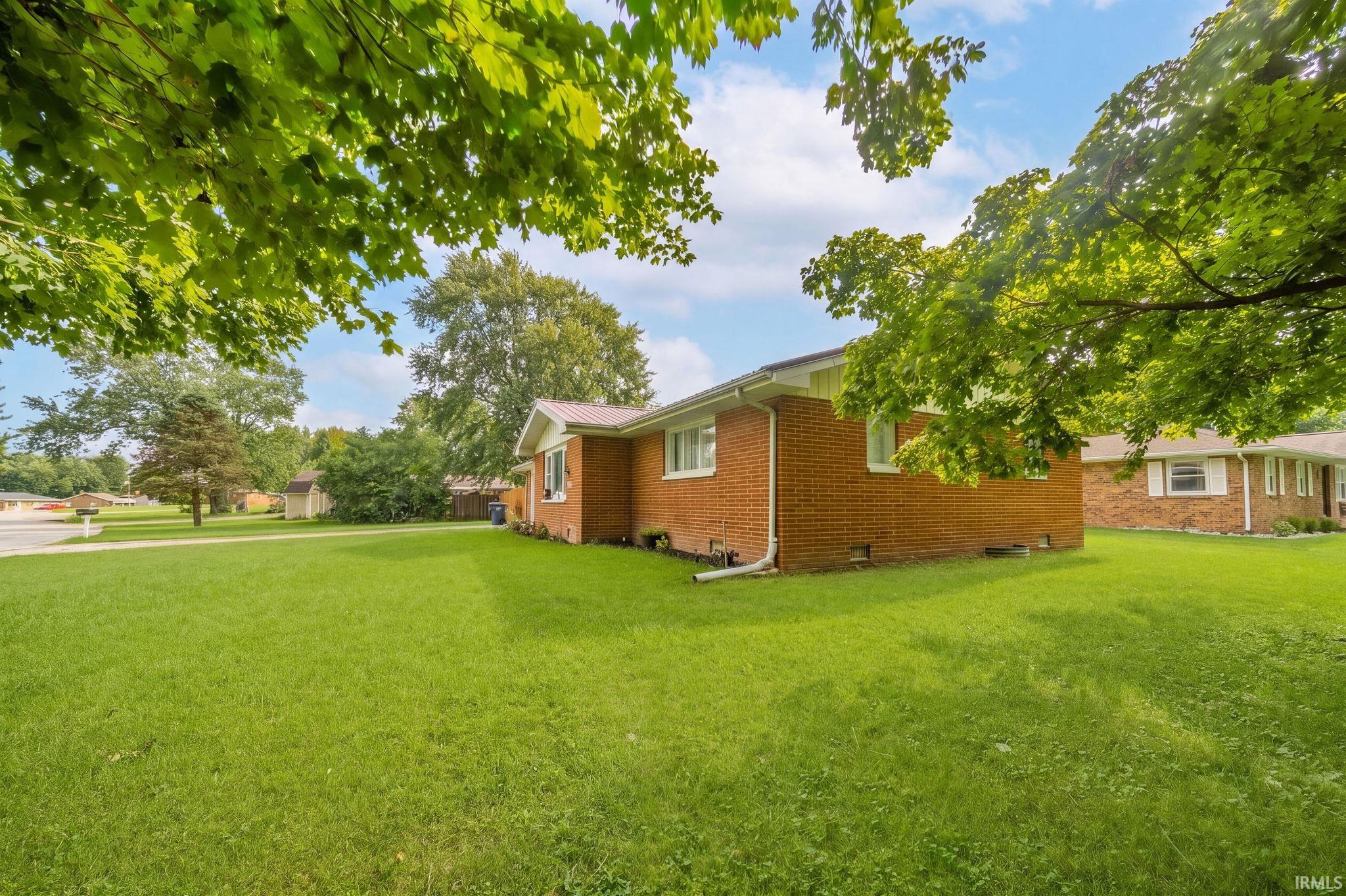 305 N Ellis Road