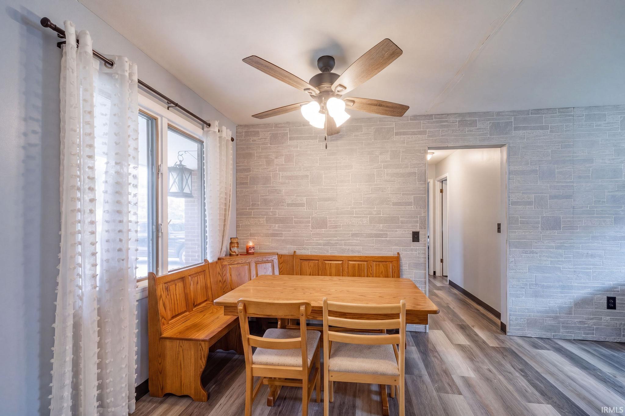 305 N Ellis Road