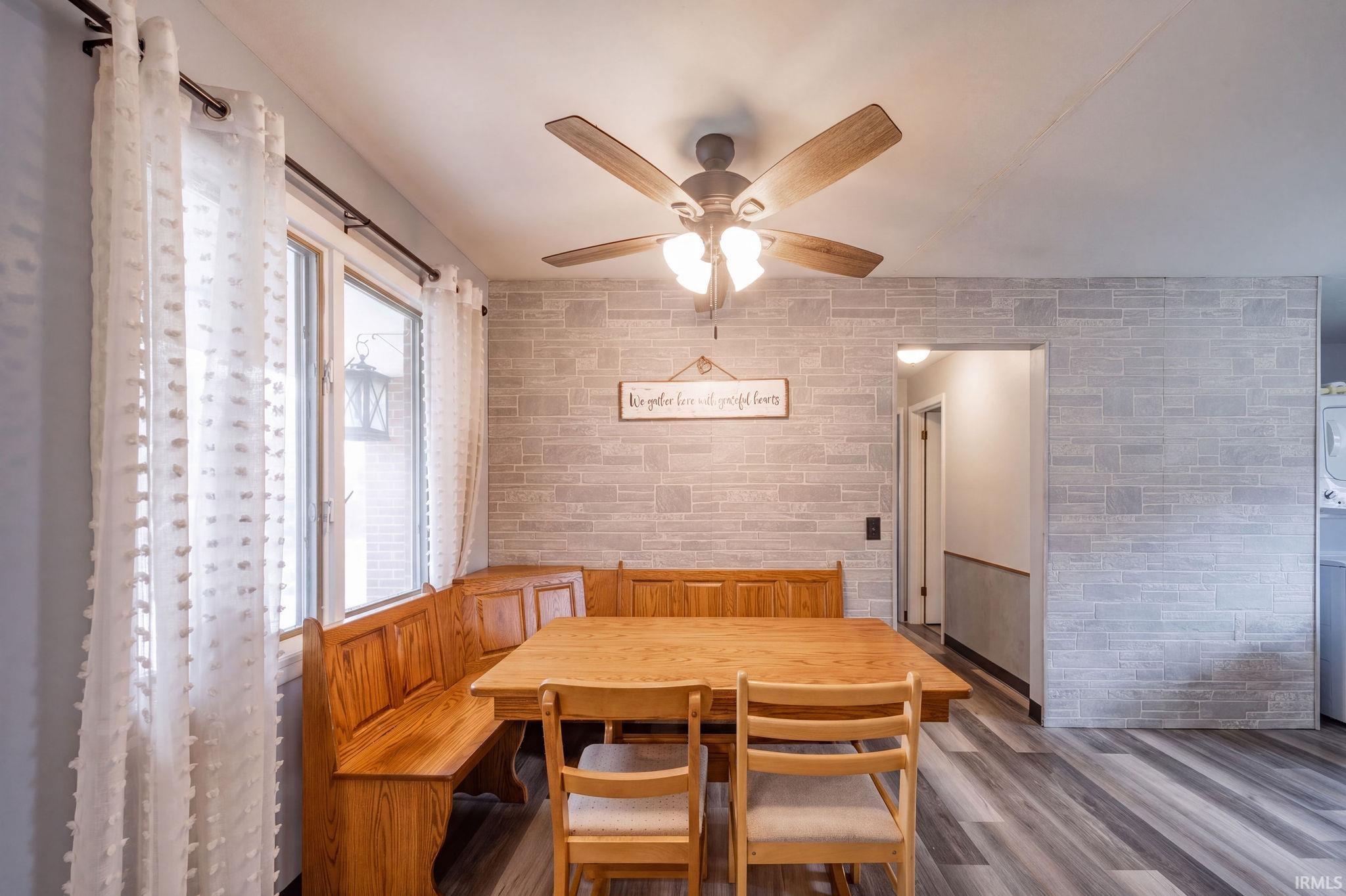 305 N Ellis Road
